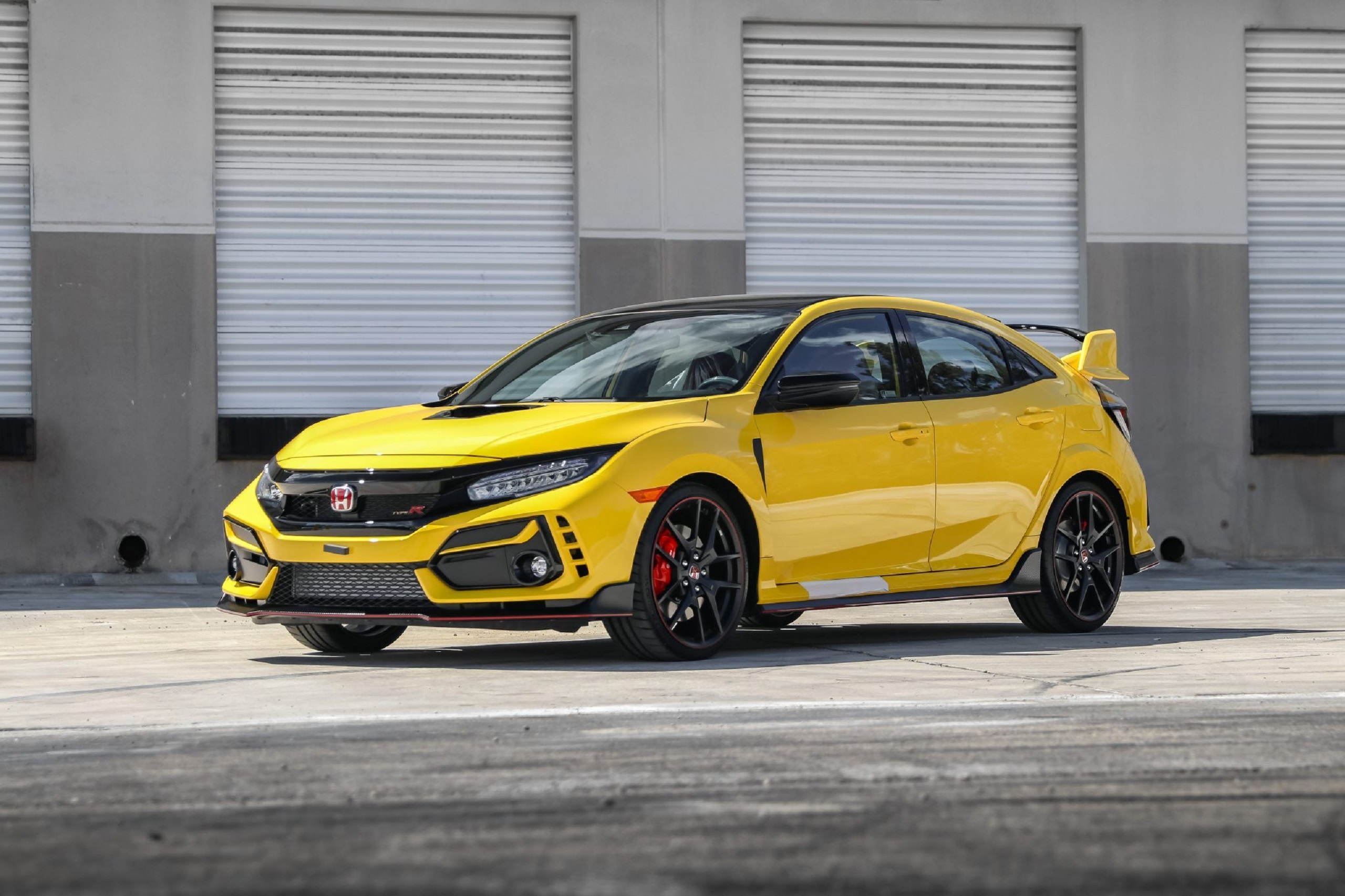 Download 2021 Honda Civic Type R Limited Edition - Front Three-Quarter HD Wallpaper 2560x1706 #16