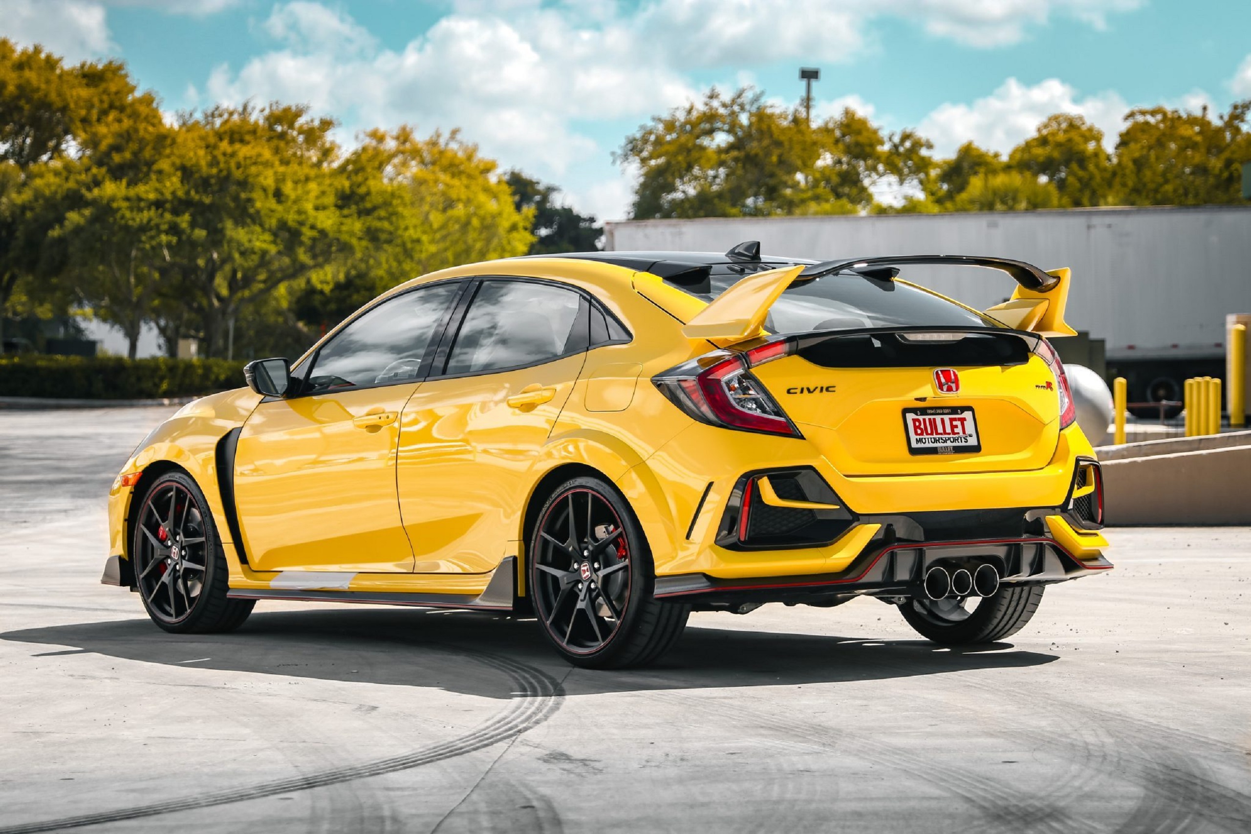 Download 2021 Honda Civic Type R Limited Edition - Rear Three-Quarter HD Wallpaper 2560x1706 #18