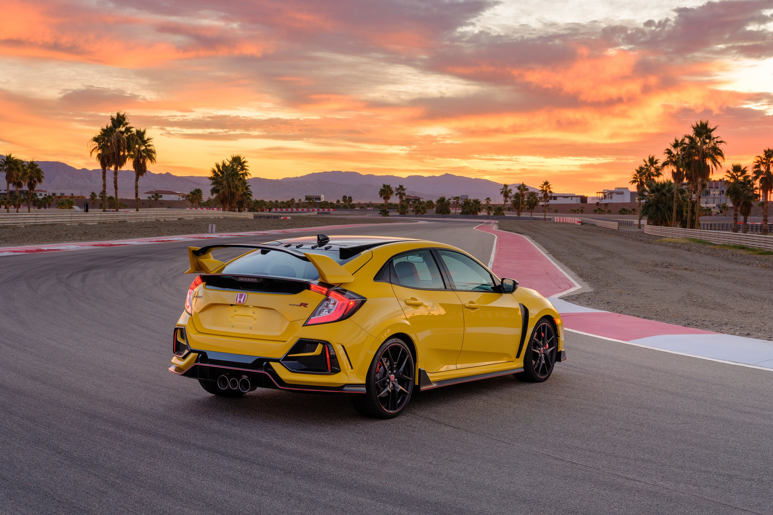Download 2021 Honda Civic Type R Limited Edition - Rear Three-Quarter HD Wallpaper 2560x1706 #13