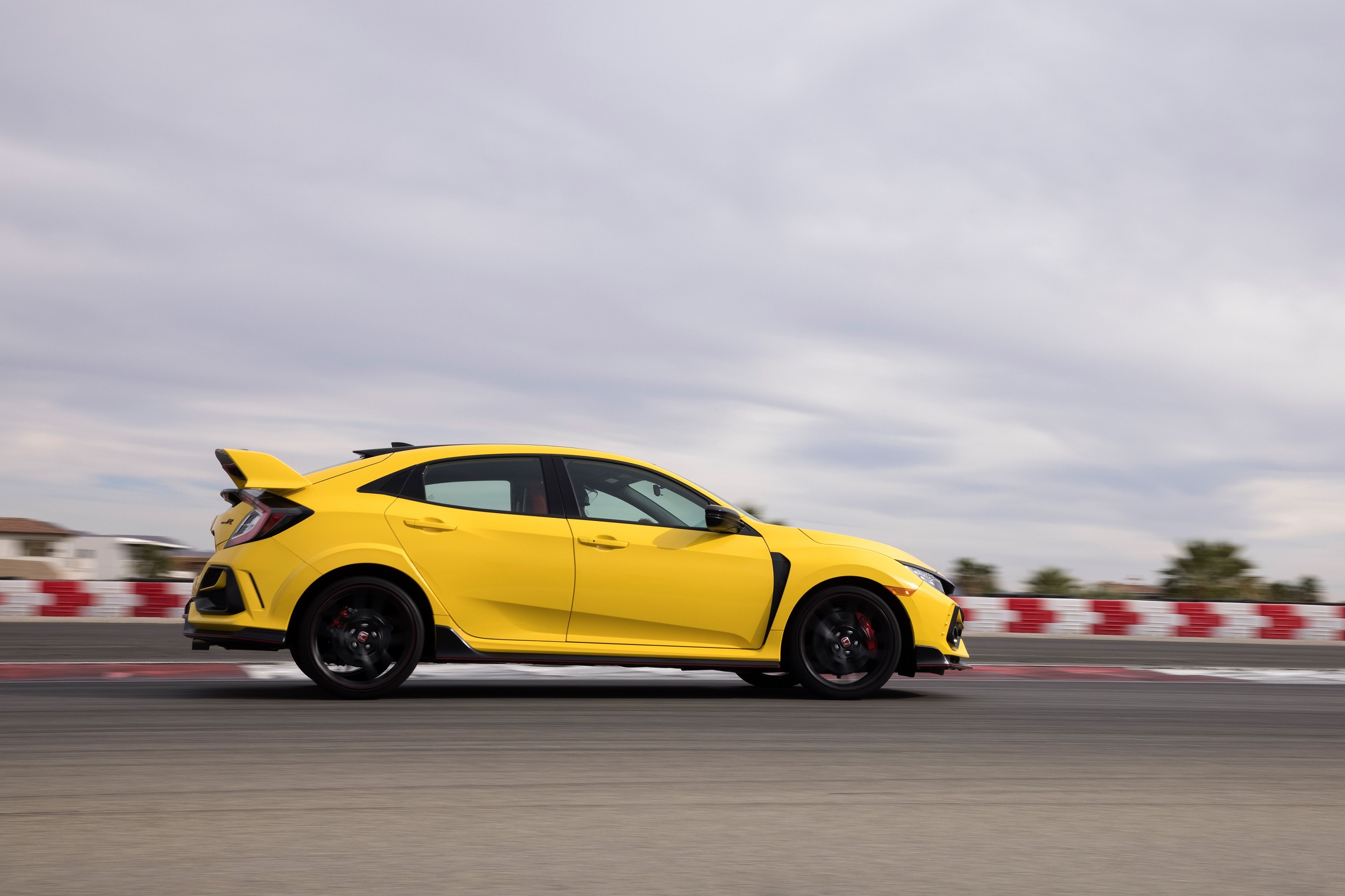 Download 2021 Honda Civic Type R Limited Edition - Side HD Wallpaper 2560x1706 #7