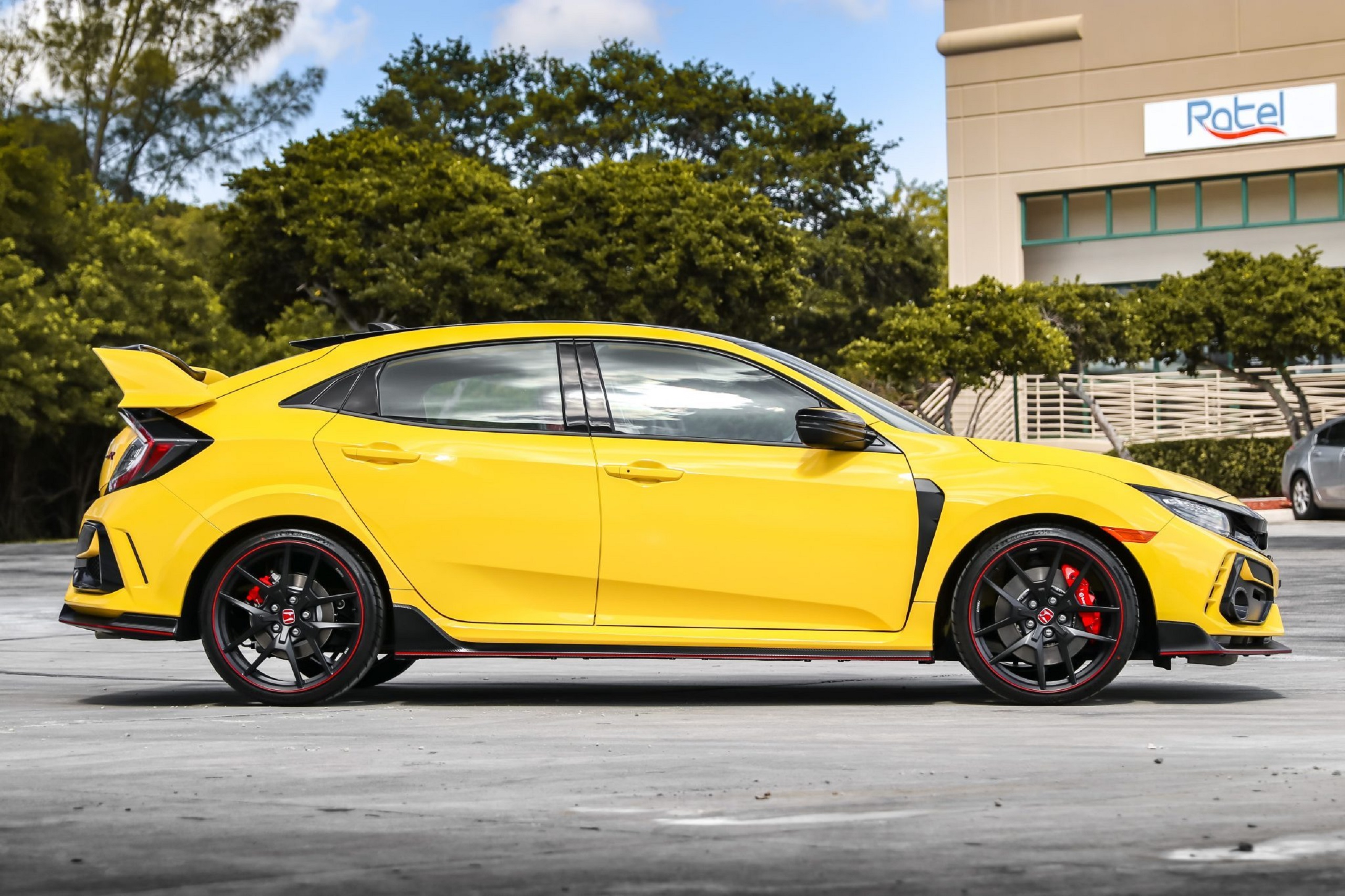 Download 2021 Honda Civic Type R Limited Edition - Side HD Wallpaper 2560x1706 #20