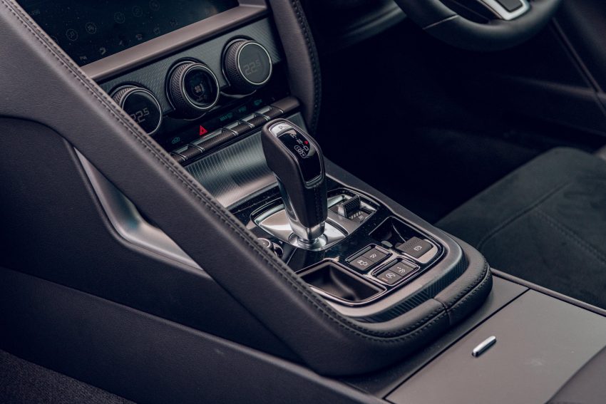 2021 Jaguar F-Type P450 R-Dynamic - Central Console Wallpaper 850x567 #31
