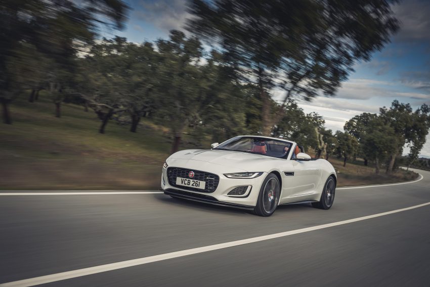 2021 Jaguar F-Type P450 R-Dynamic Convertible - Front Three-Quarter Wallpaper 850x567 #6