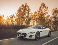 2021 Jaguar F-Type P450 R-Dynamic Convertible - Front Three-Quarter Wallpaper 190x150