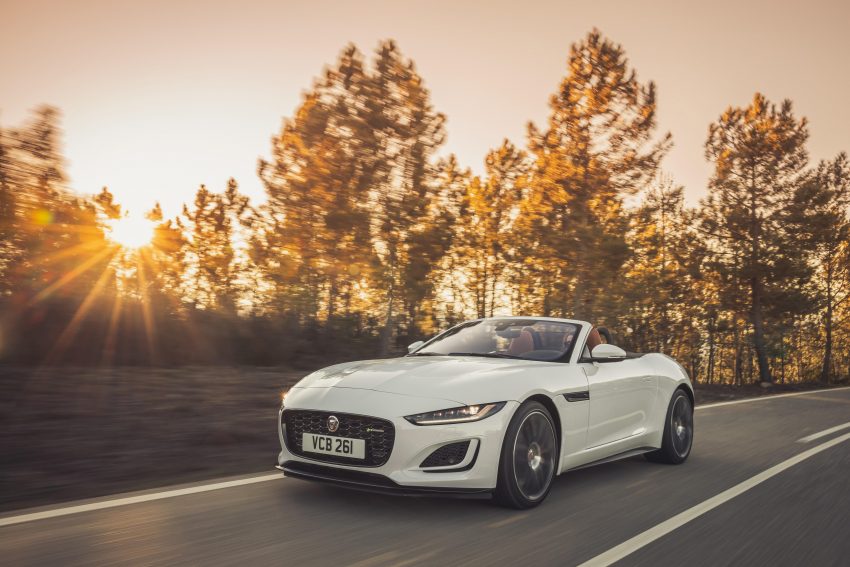 2021 Jaguar F-Type P450 R-Dynamic Convertible - Front Three-Quarter Wallpaper 850x567 #1