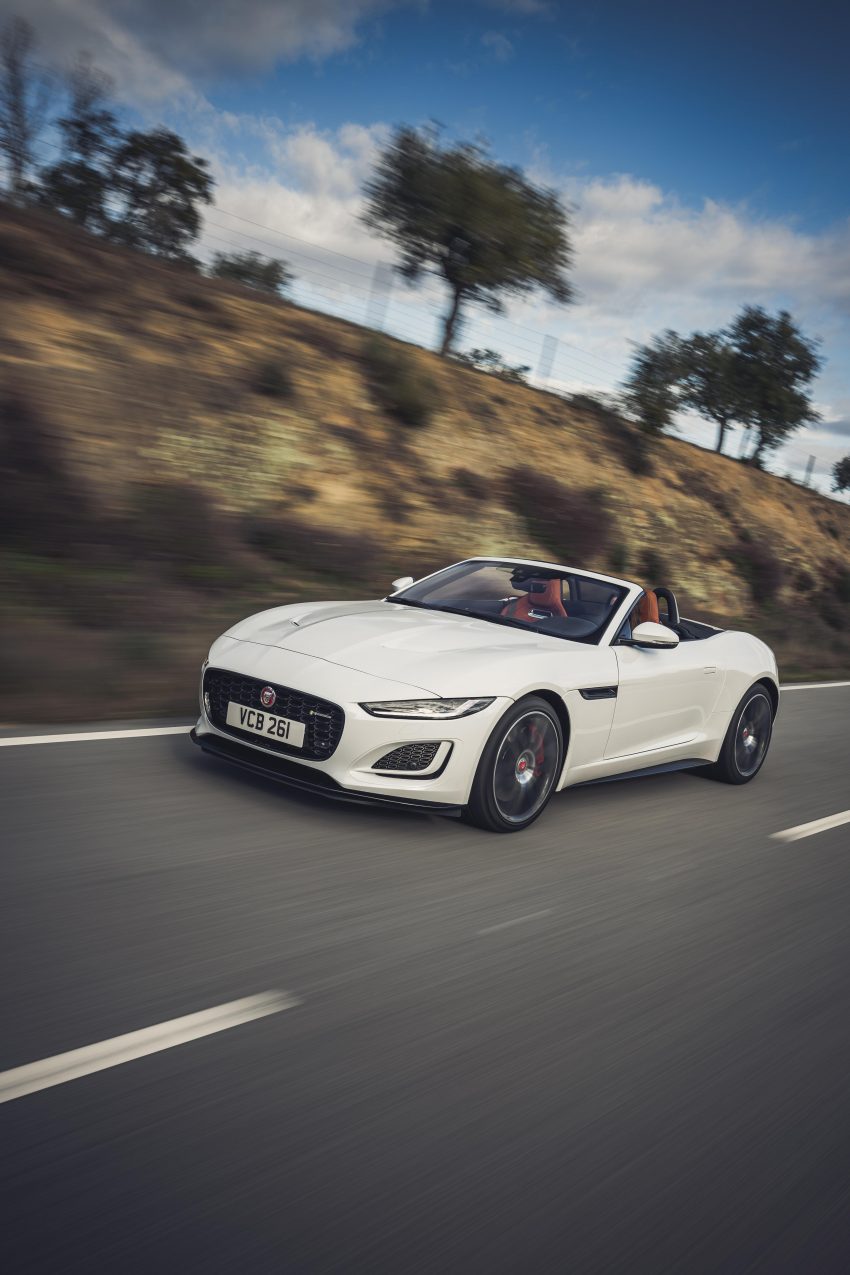 2021 Jaguar F-Type P450 R-Dynamic Convertible - Front Three-Quarter Phone Wallpaper 850x1275 #7