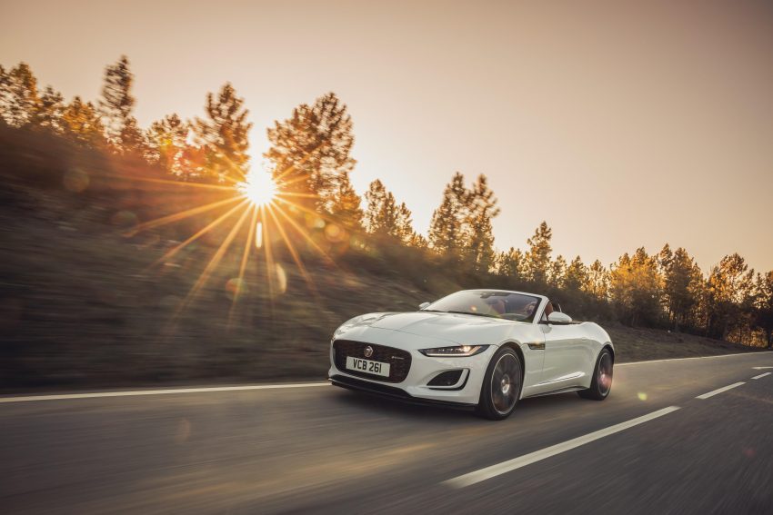 2021 Jaguar F-Type P450 R-Dynamic Convertible - Front Three-Quarter Wallpaper 850x567 #2