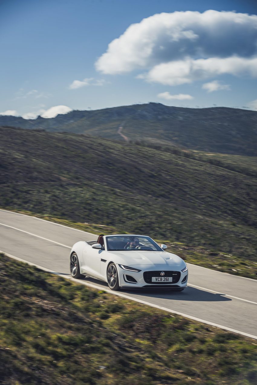 2021 Jaguar F-Type P450 R-Dynamic Convertible - Front Three-Quarter Phone Wallpaper 850x1275 #15