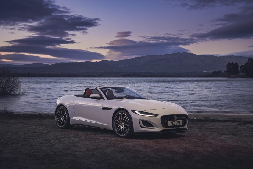 2021 Jaguar F-Type P450 R-Dynamic Convertible - Front Three-Quarter Wallpaper 850x567 #18