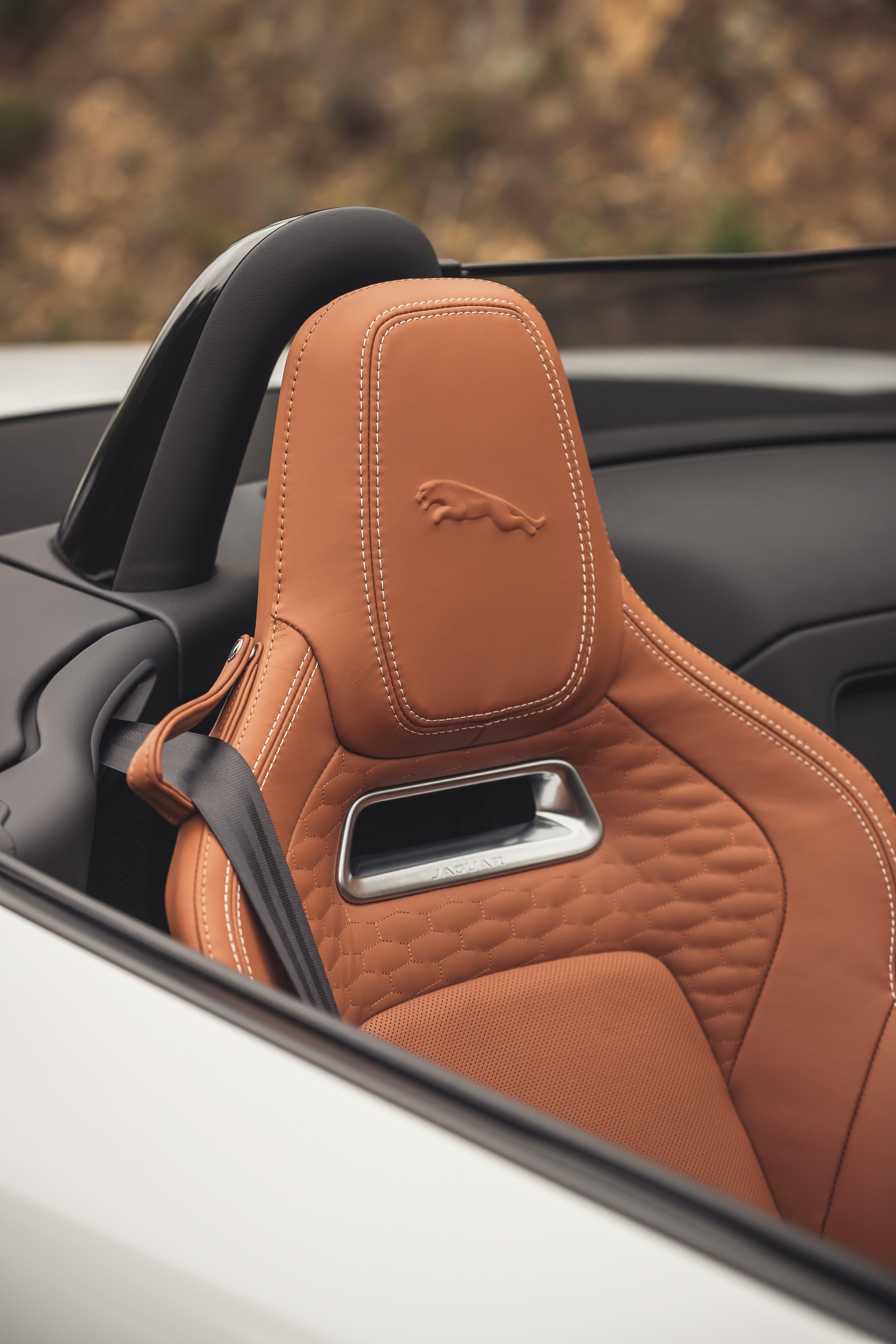 Download 2021 Jaguar F-Type P450 R-Dynamic Convertible - Interior, Seats HD Phone Wallpaper 3648x5472 #25