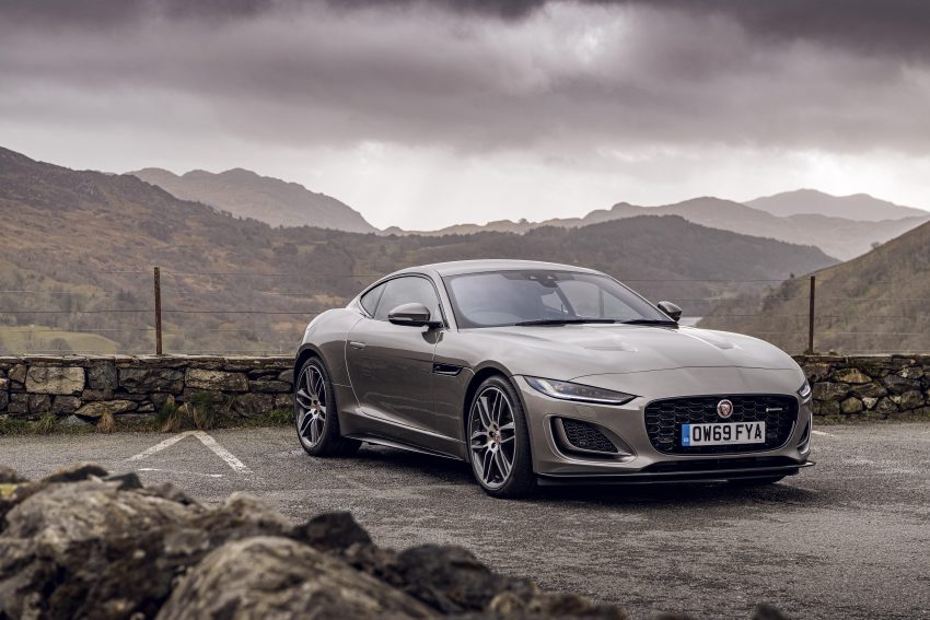2021 Jaguar F-Type P450 R-Dynamic - Front Three-Quarter Wallpaper 850x567 #9