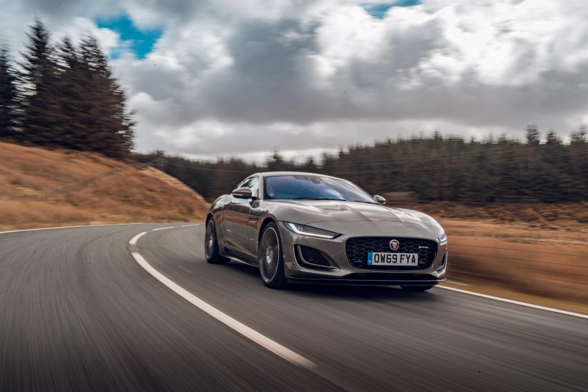 2021 Jaguar F-Type P450 R-Dynamic - Front Three-Quarter Wallpaper 850x567 #3