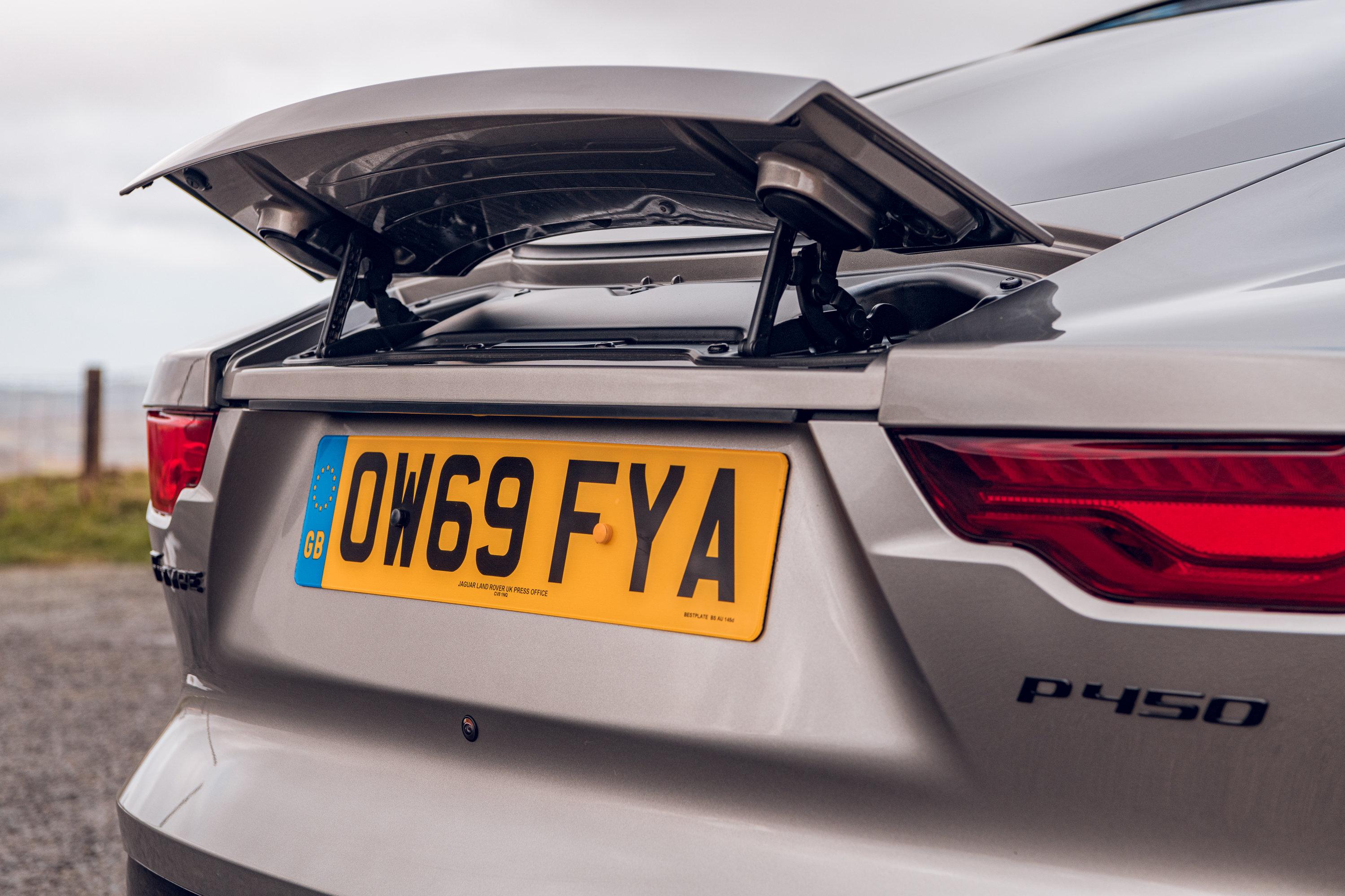 Download 2021 Jaguar F-Type P450 R-Dynamic - Spoiler HD Wallpaper 3000x2000 #20