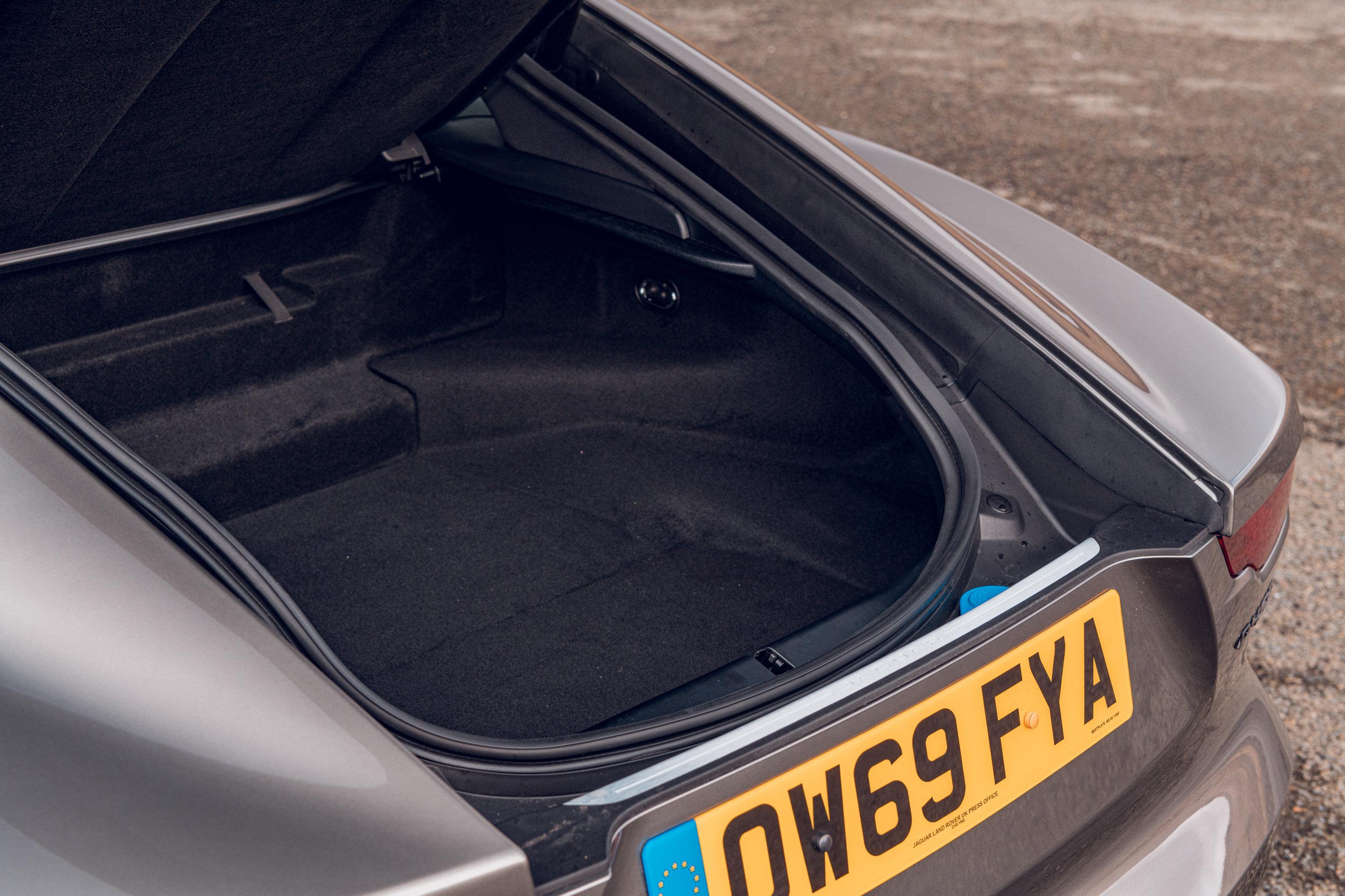 Download 2021 Jaguar F-Type P450 R-Dynamic - Trunk HD Wallpaper 3000x2000 #39