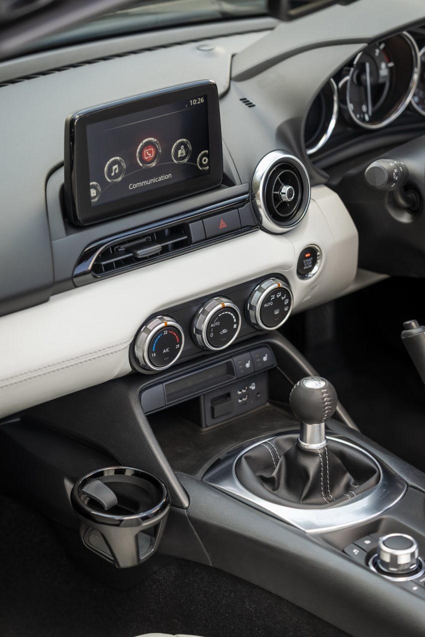 2021 Mazda MX-5 Sport Venture - Central Console Phone Wallpaper 850x1275 #164