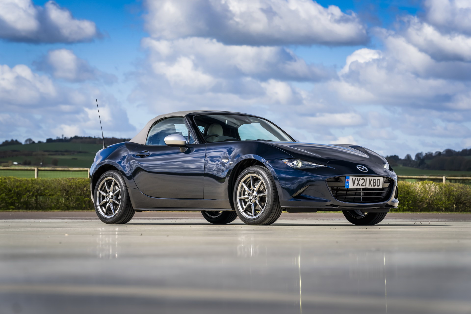 Download 2021 Mazda MX-5 Sport Venture - Front Three-Quarter HD Wallpaper 1920x1280 #93