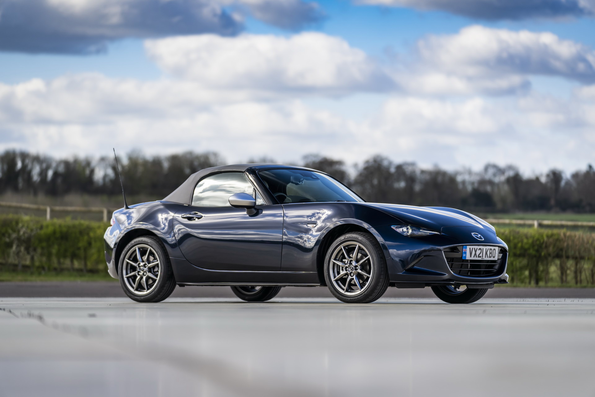 Download 2021 Mazda MX-5 Sport Venture - Front Three-Quarter HD Wallpaper 1920x1280 #103