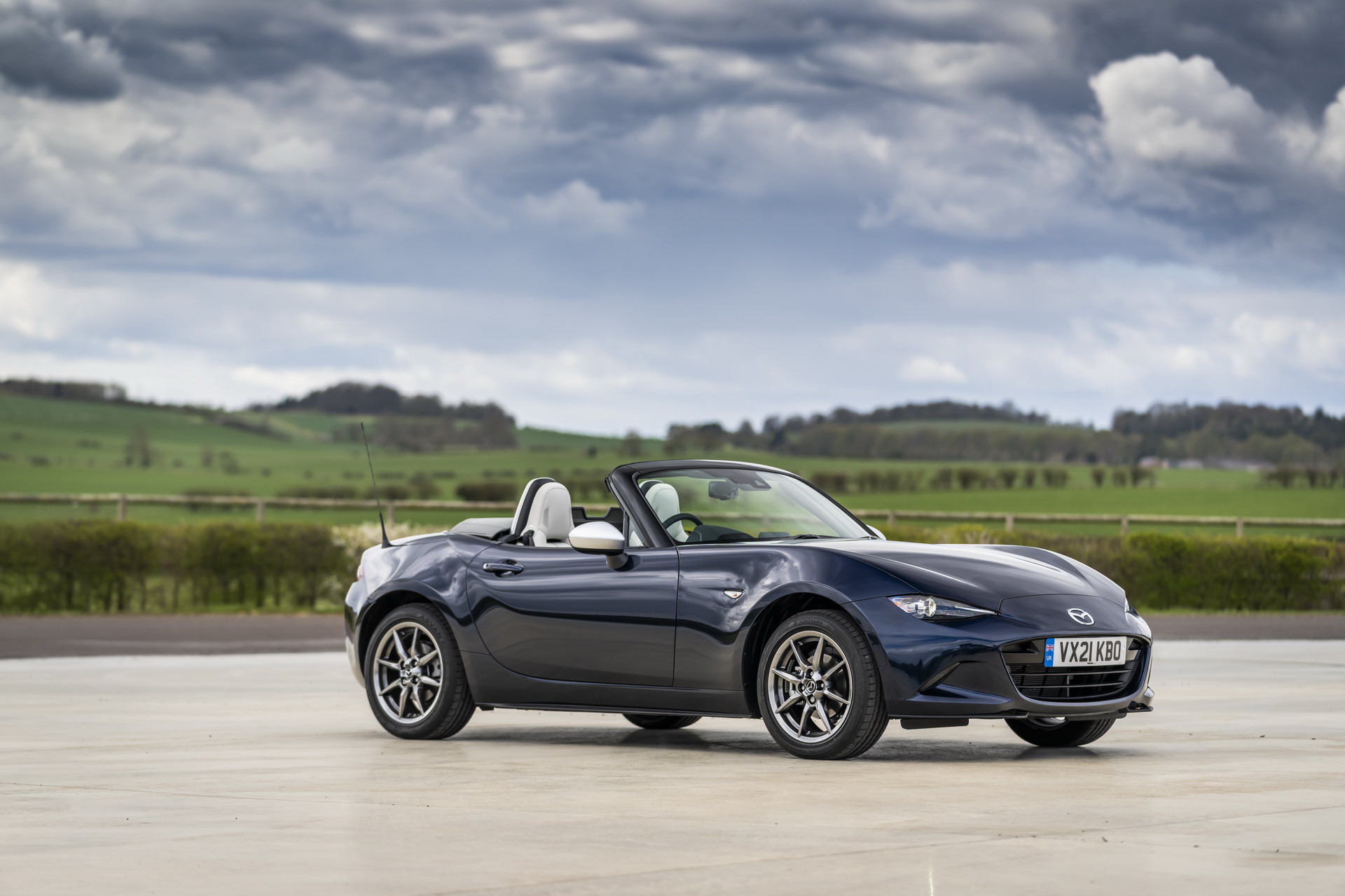 Download 2021 Mazda MX-5 Sport Venture - Front Three-Quarter HD Wallpaper 1920x1280 #107