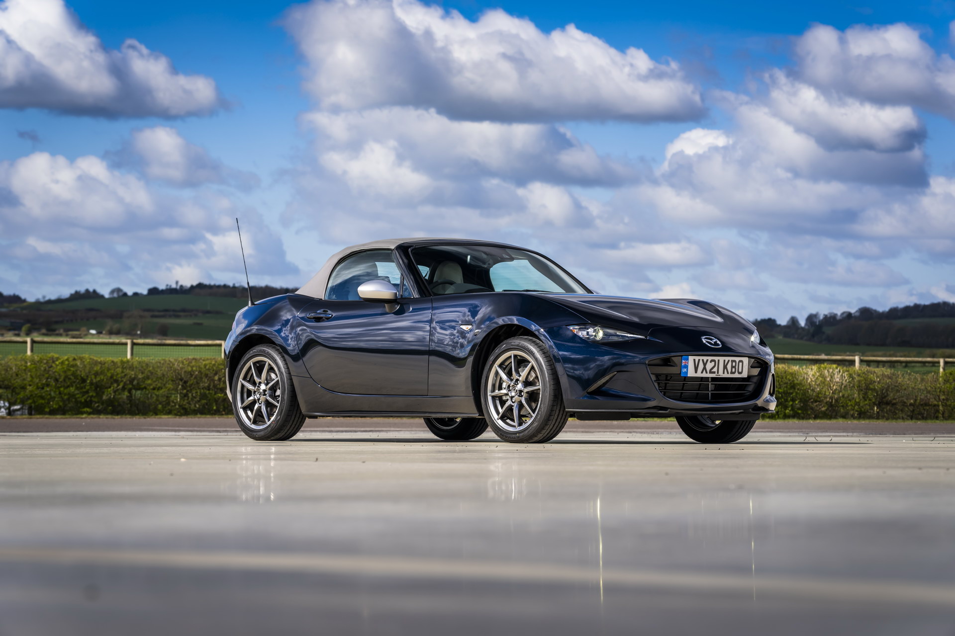 Download 2021 Mazda MX-5 Sport Venture - Front Three-Quarter HD Wallpaper 1920x1280 #94