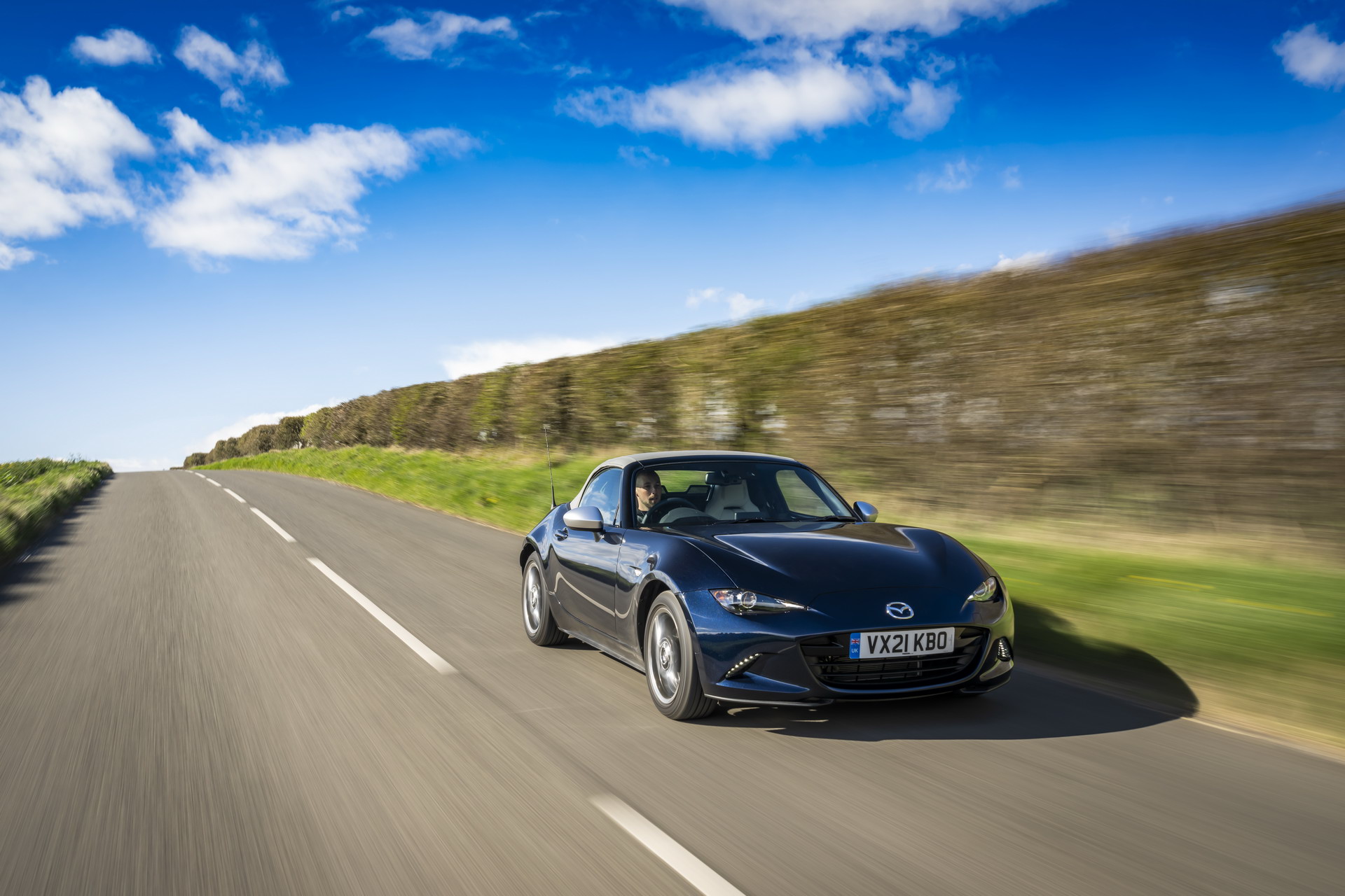 Download 2021 Mazda MX-5 Sport Venture - Front Three-Quarter HD Wallpaper 1920x1280 #3