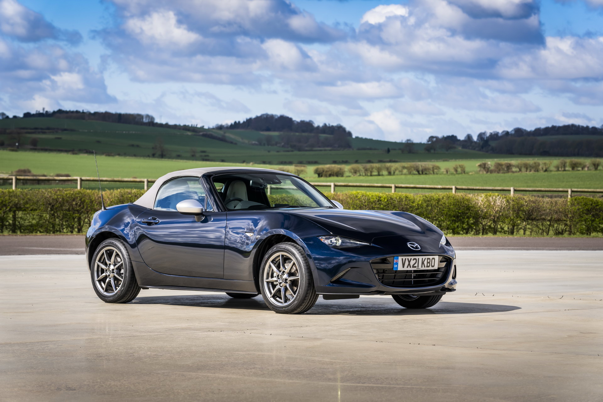 Download 2021 Mazda MX-5 Sport Venture - Front Three-Quarter HD Wallpaper 1920x1280 #95