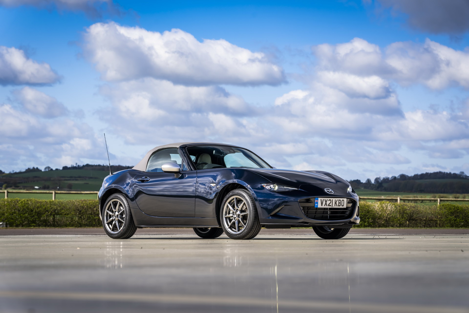 Download 2021 Mazda MX-5 Sport Venture - Front Three-Quarter HD Wallpaper 1920x1280 #96