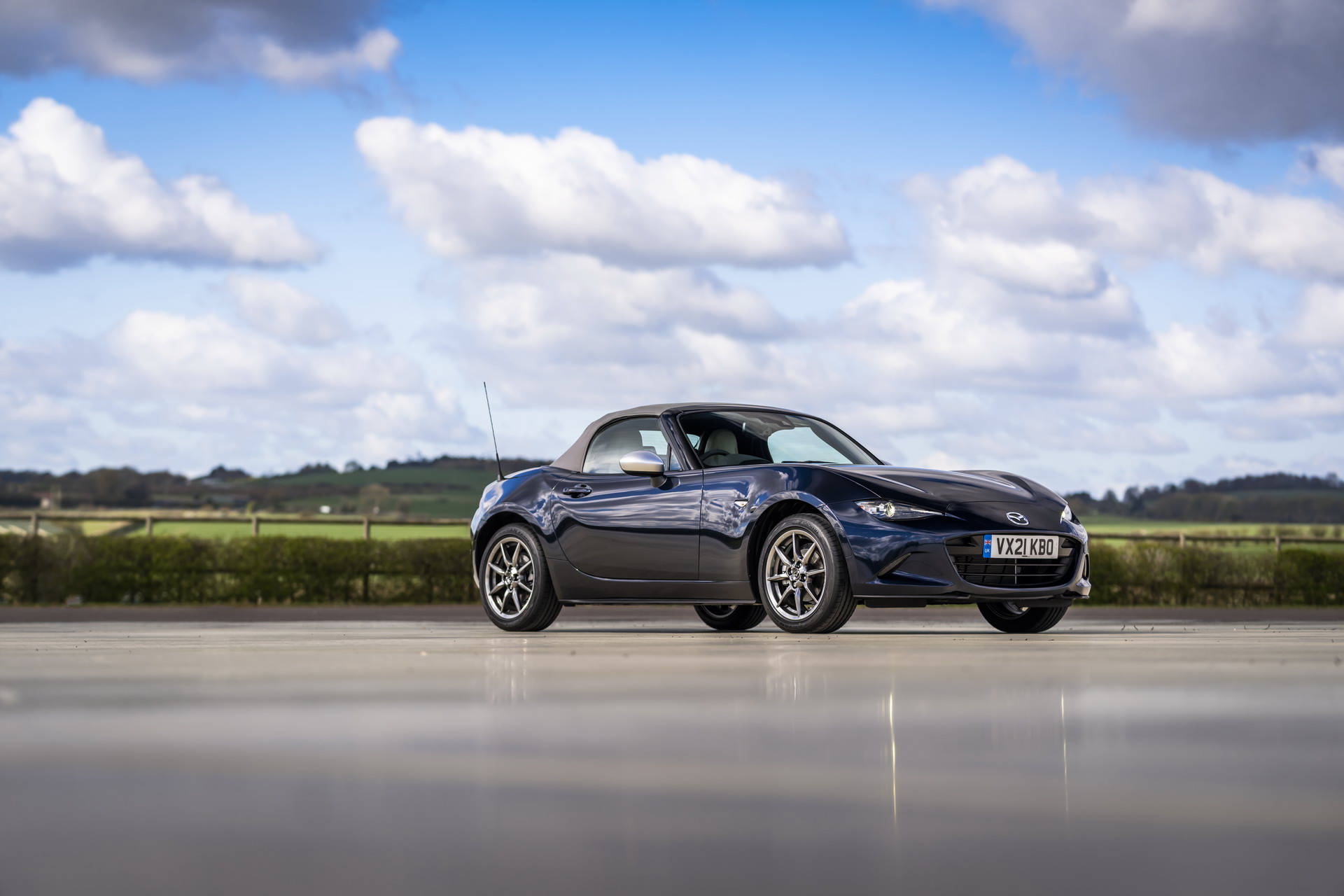Download 2021 Mazda MX-5 Sport Venture - Front Three-Quarter HD Wallpaper 1920x1280 #97