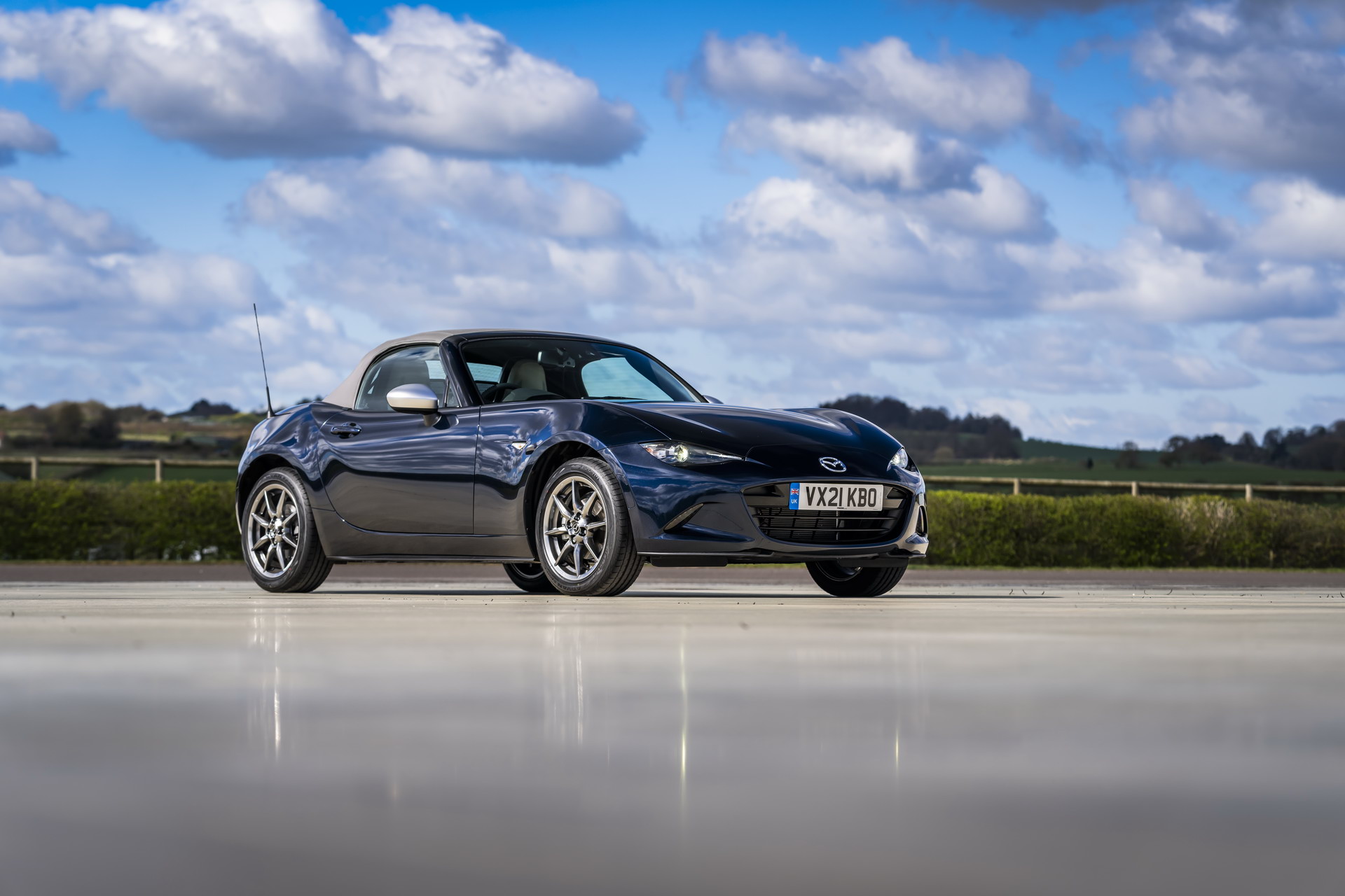 Download 2021 Mazda MX-5 Sport Venture - Front Three-Quarter HD Wallpaper 1920x1280 #99