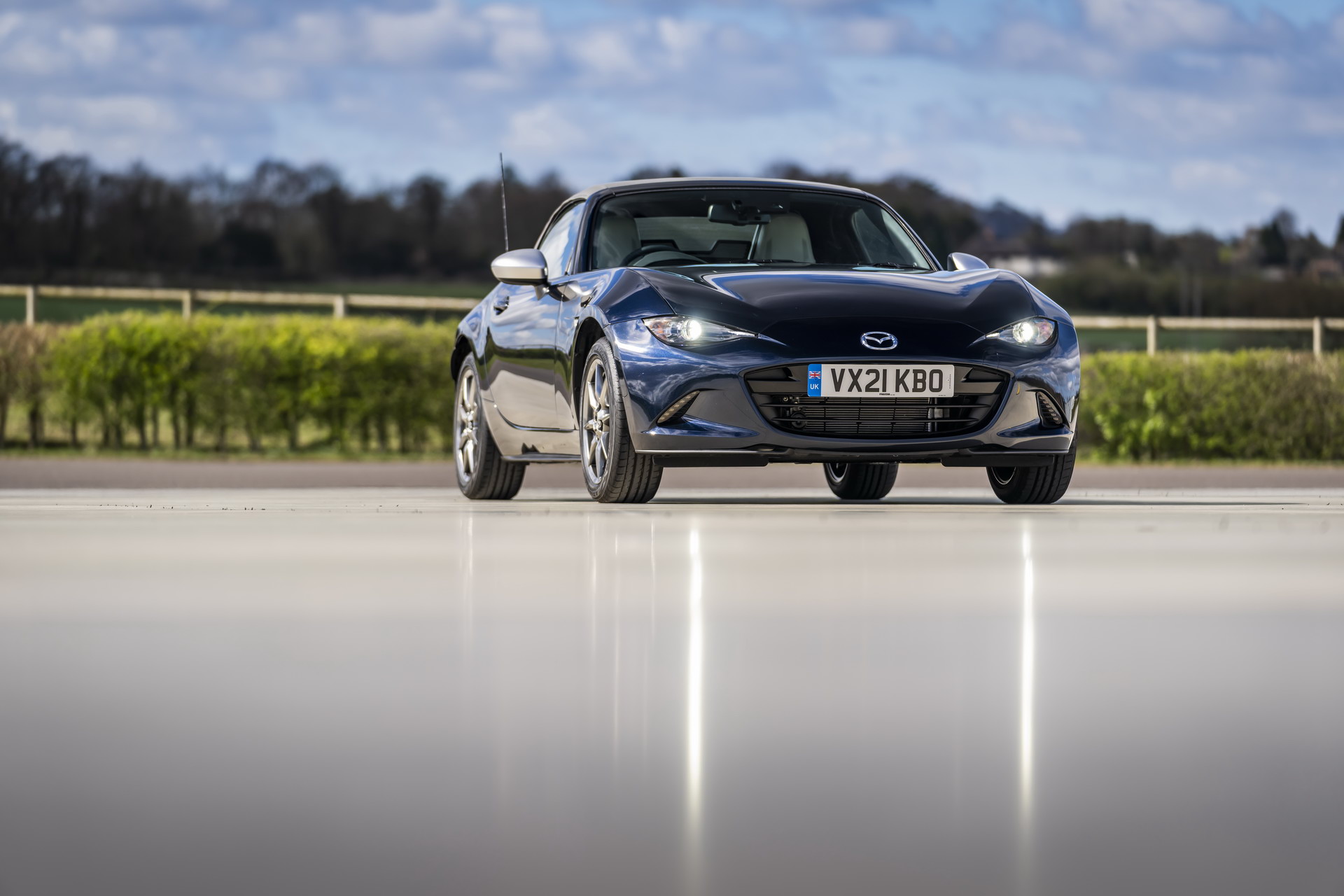 Download 2021 Mazda MX-5 Sport Venture - Front HD Wallpaper 1920x1280 #110