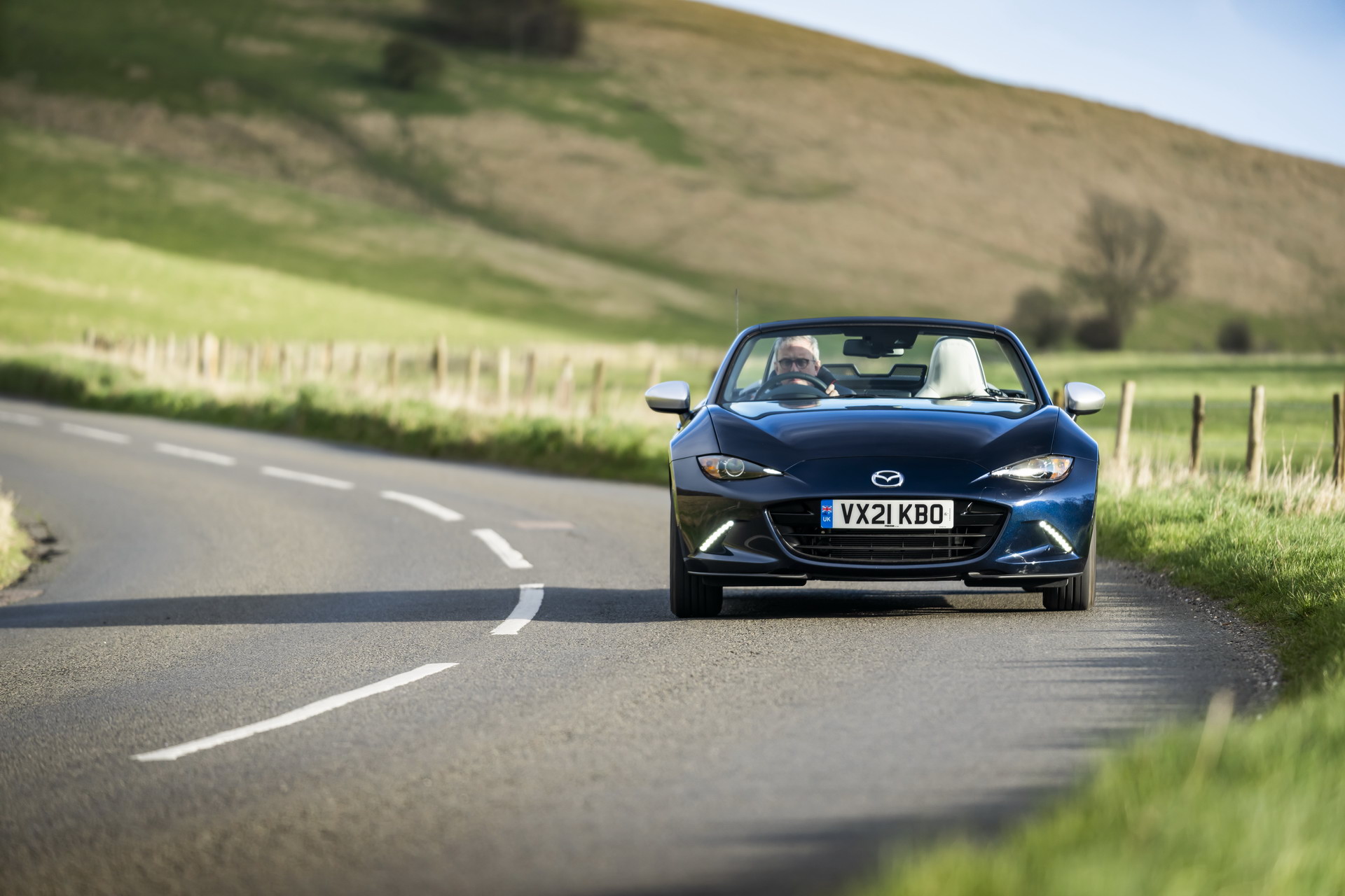 Download 2021 Mazda MX-5 Sport Venture - Front HD Wallpaper 1920x1280 #77