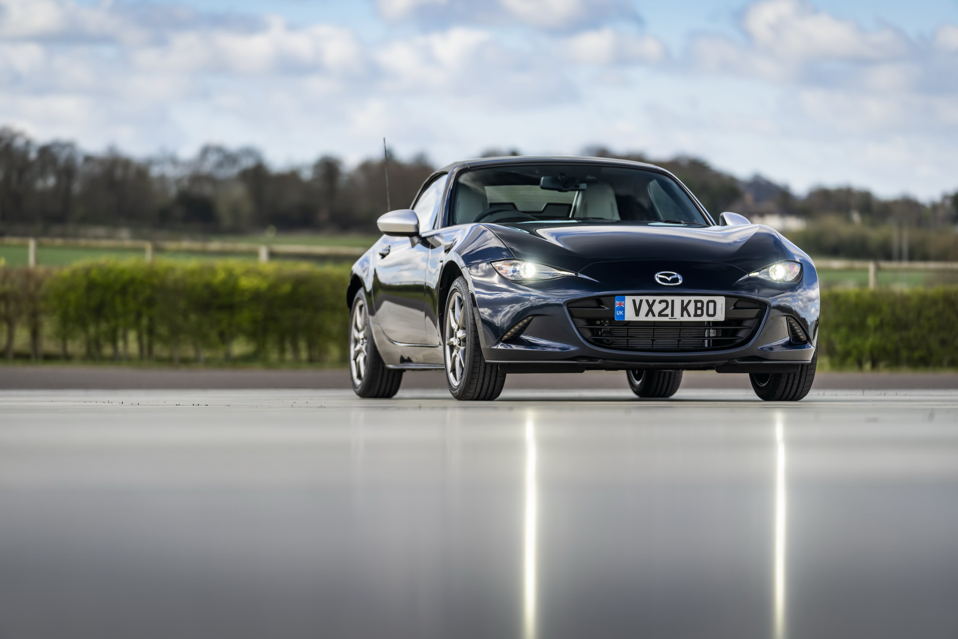 Download 2021 Mazda MX-5 Sport Venture - Front HD Wallpaper 1920x1280 #112