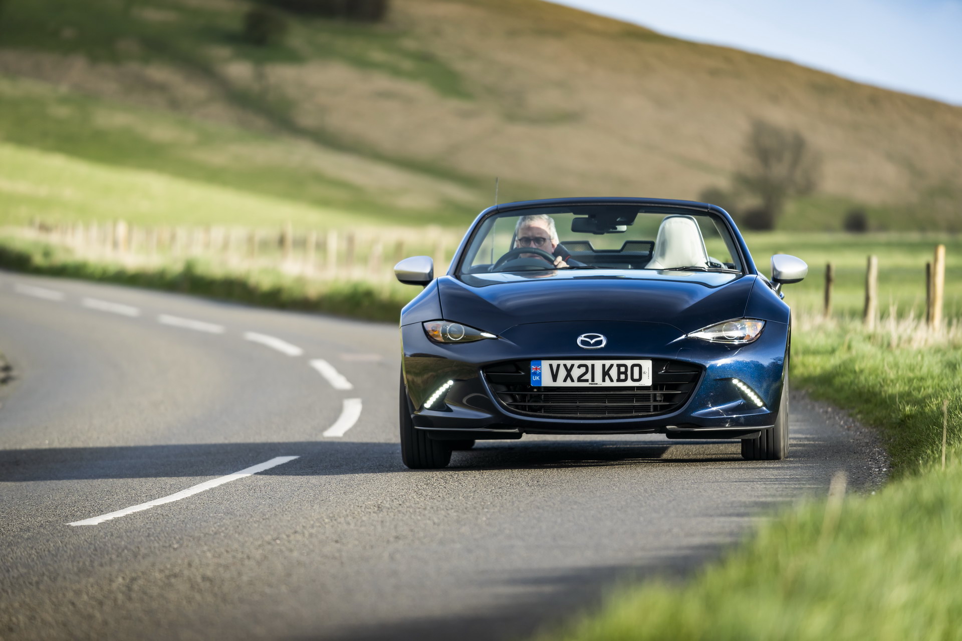 Download 2021 Mazda MX-5 Sport Venture - Front HD Wallpaper 1920x1280 #78