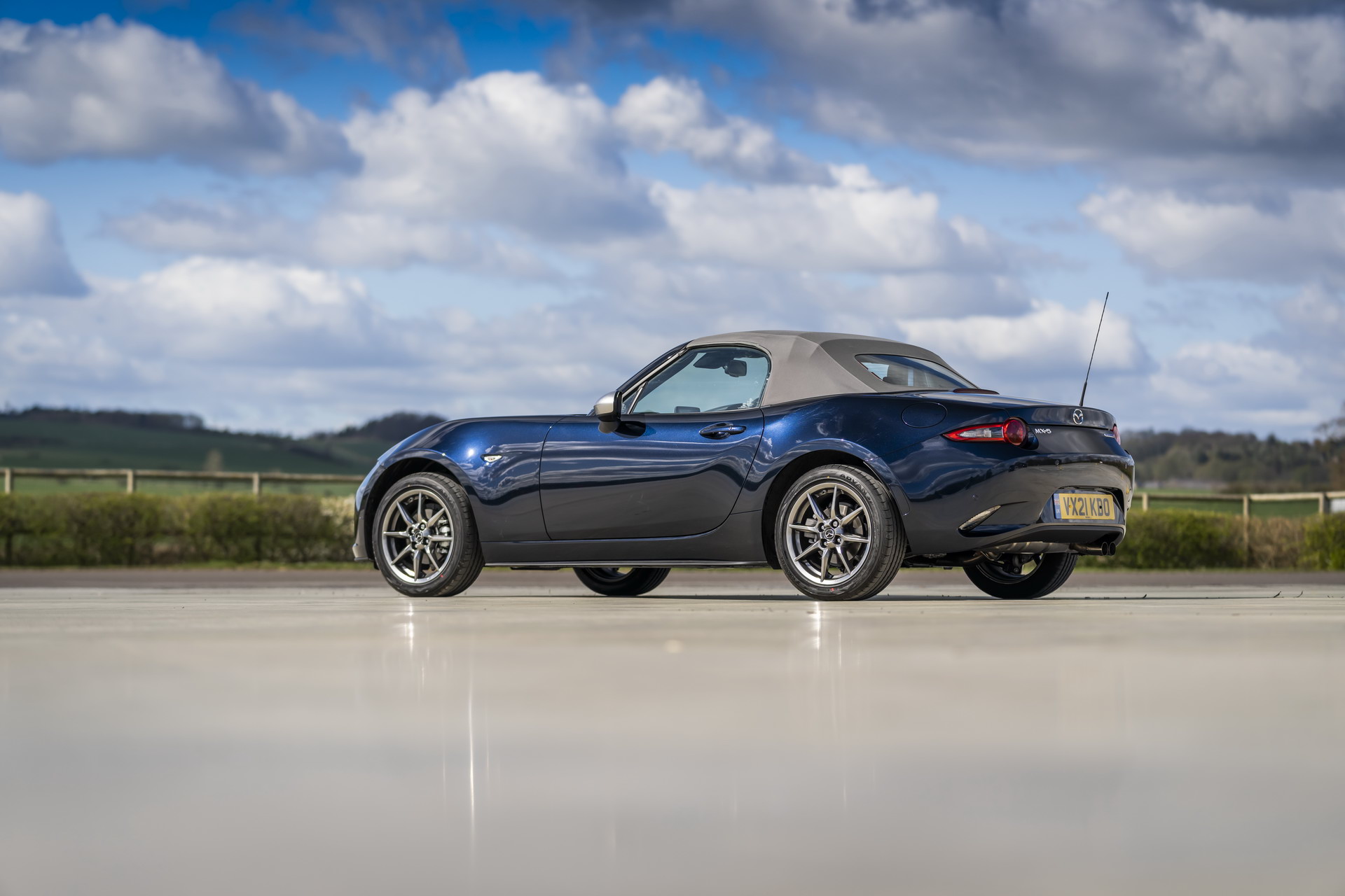 Download 2021 Mazda MX-5 Sport Venture - Rear Three-Quarter HD Wallpaper 1920x1280 #121