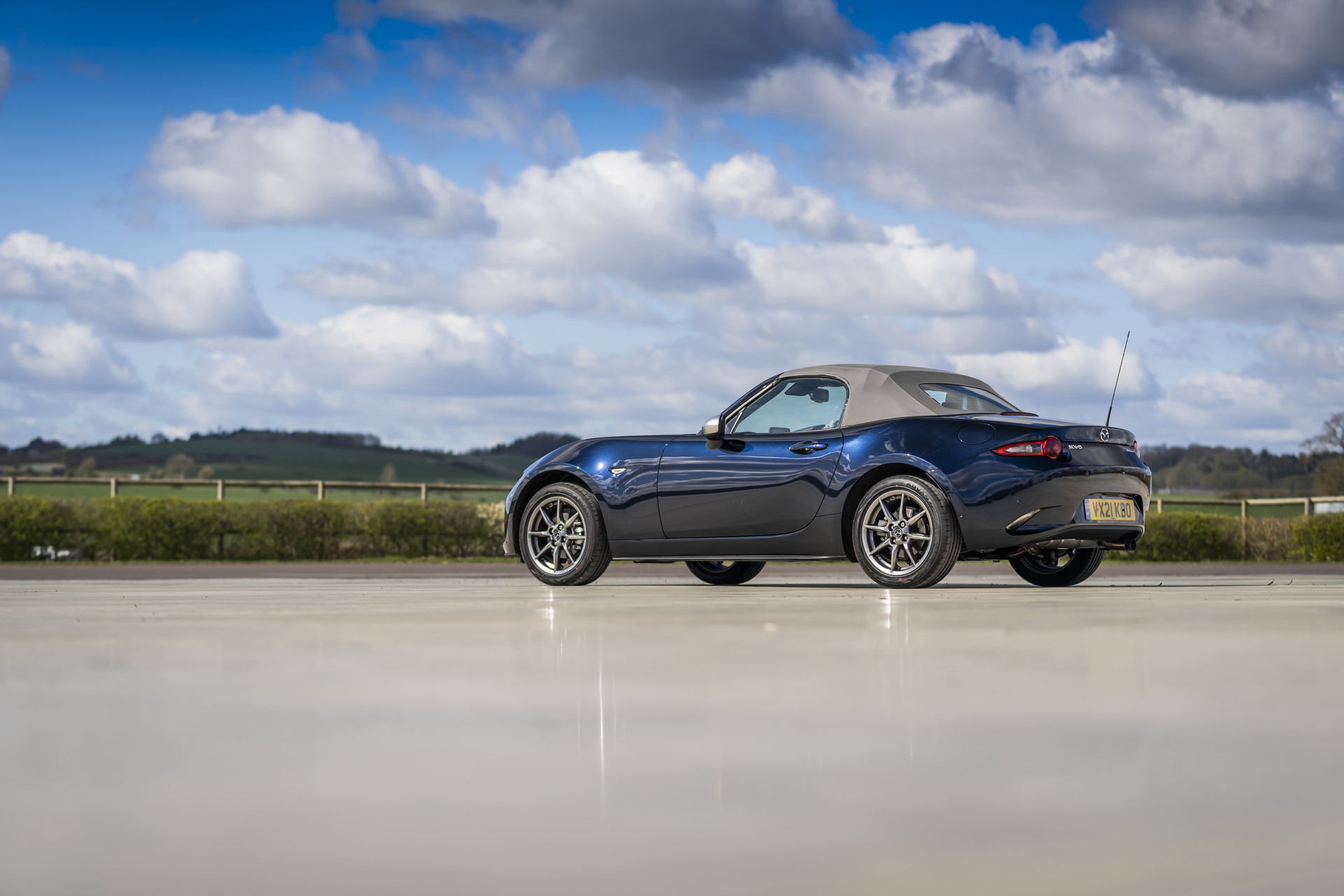 Download 2021 Mazda MX-5 Sport Venture - Rear Three-Quarter HD Wallpaper 1920x1280 #122
