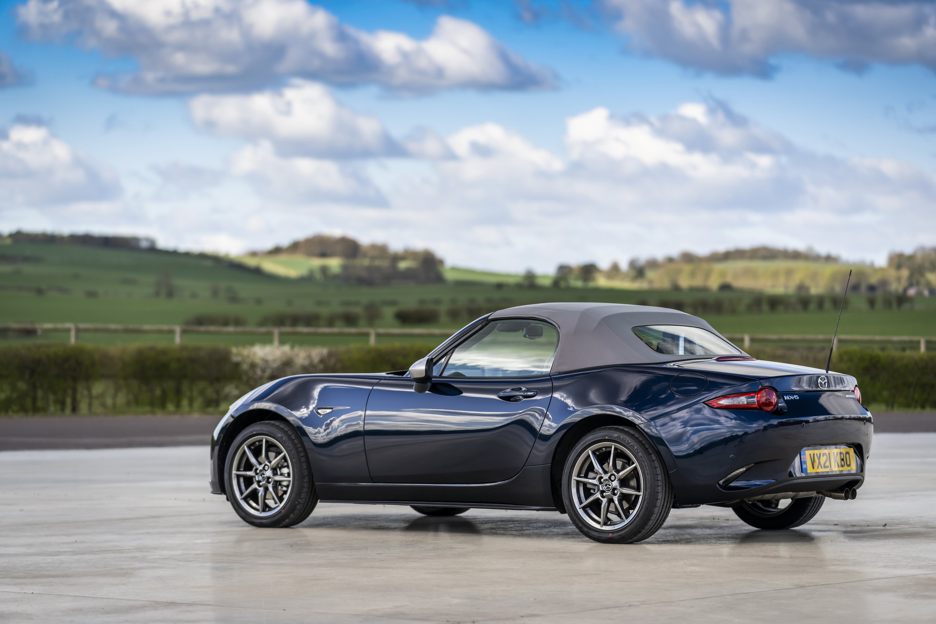 Download 2021 Mazda MX-5 Sport Venture - Rear Three-Quarter HD Wallpaper 1920x1280 #115