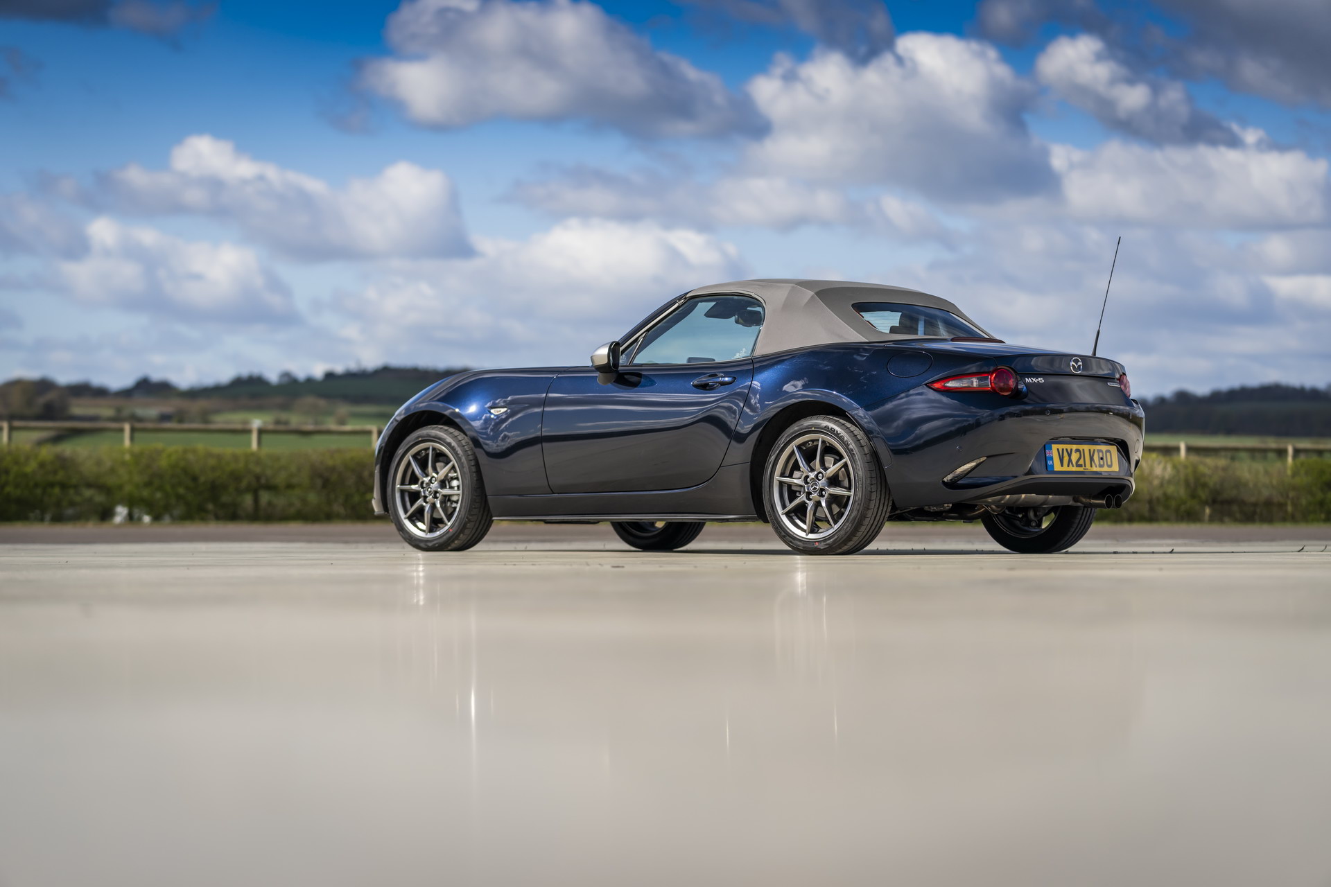 Download 2021 Mazda MX-5 Sport Venture - Rear Three-Quarter HD Wallpaper 1920x1280 #120