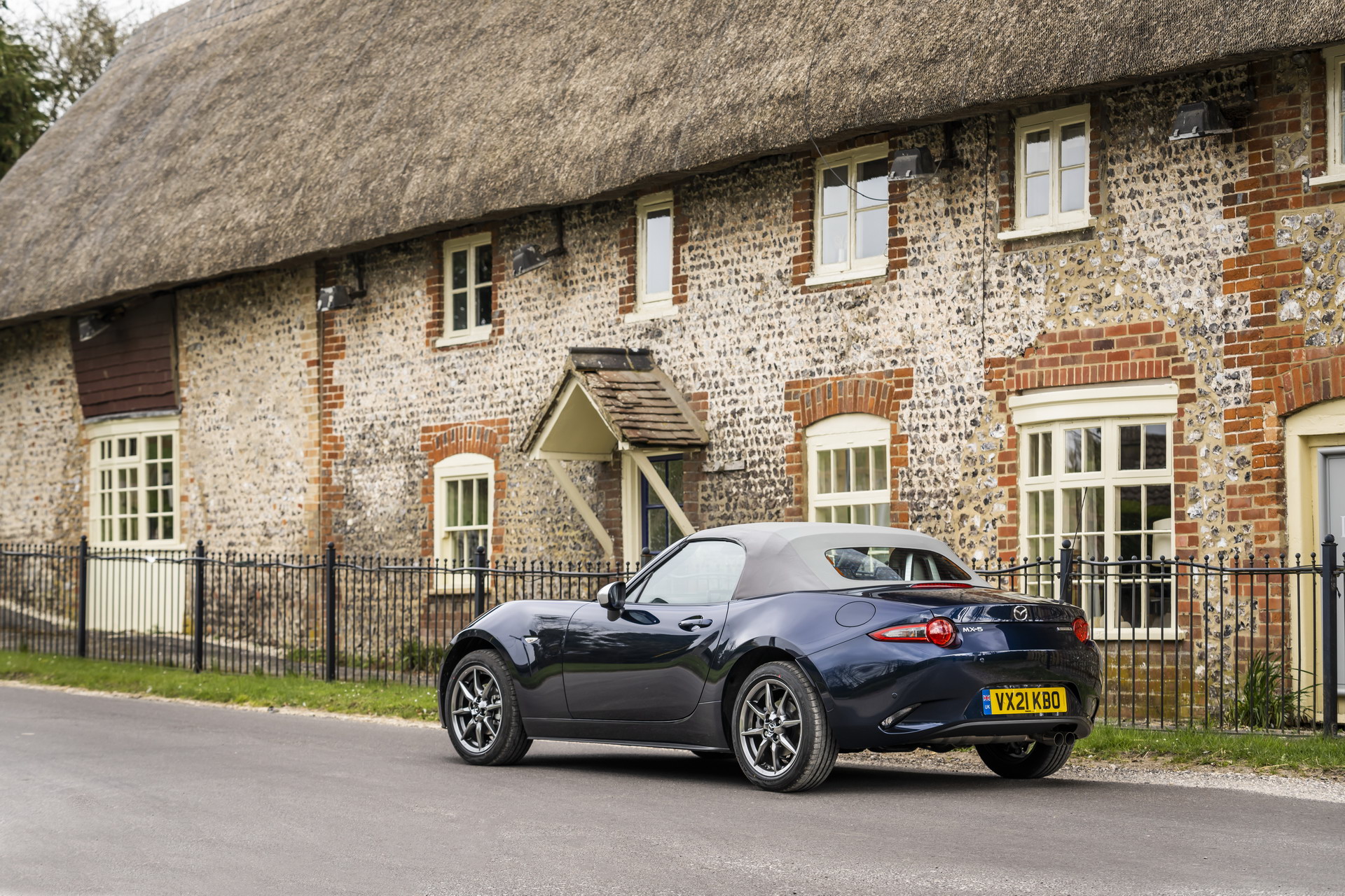 Download 2021 Mazda MX-5 Sport Venture - Rear Three-Quarter HD Wallpaper 1920x1280 #132