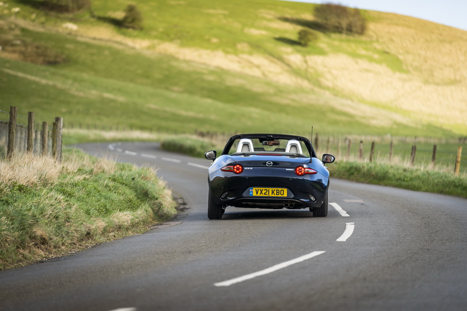 Download 2021 Mazda MX-5 Sport Venture - Rear HD Wallpaper 1920x1280 #88