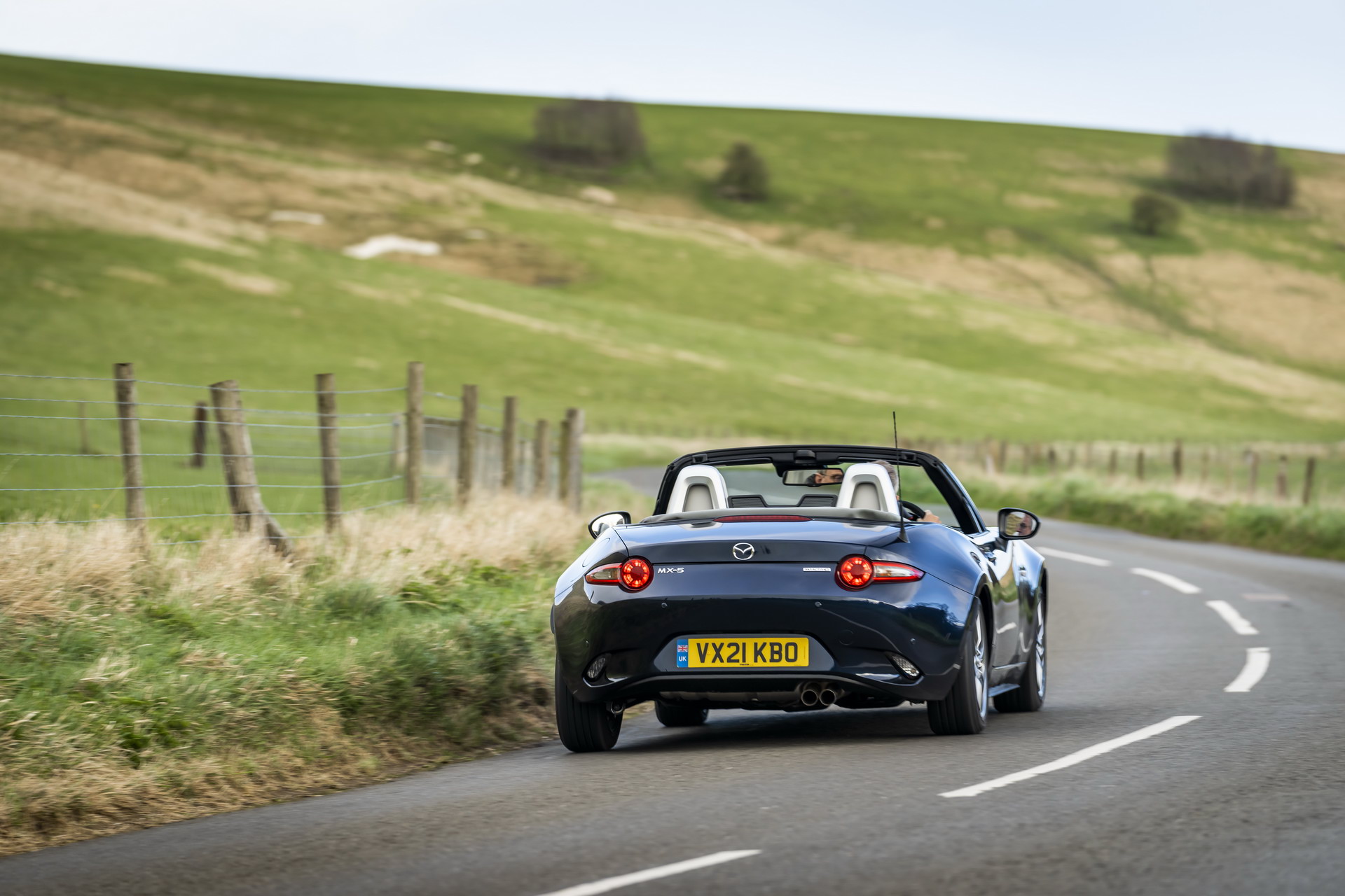 Download 2021 Mazda MX-5 Sport Venture - Rear HD Wallpaper 1920x1280 #89