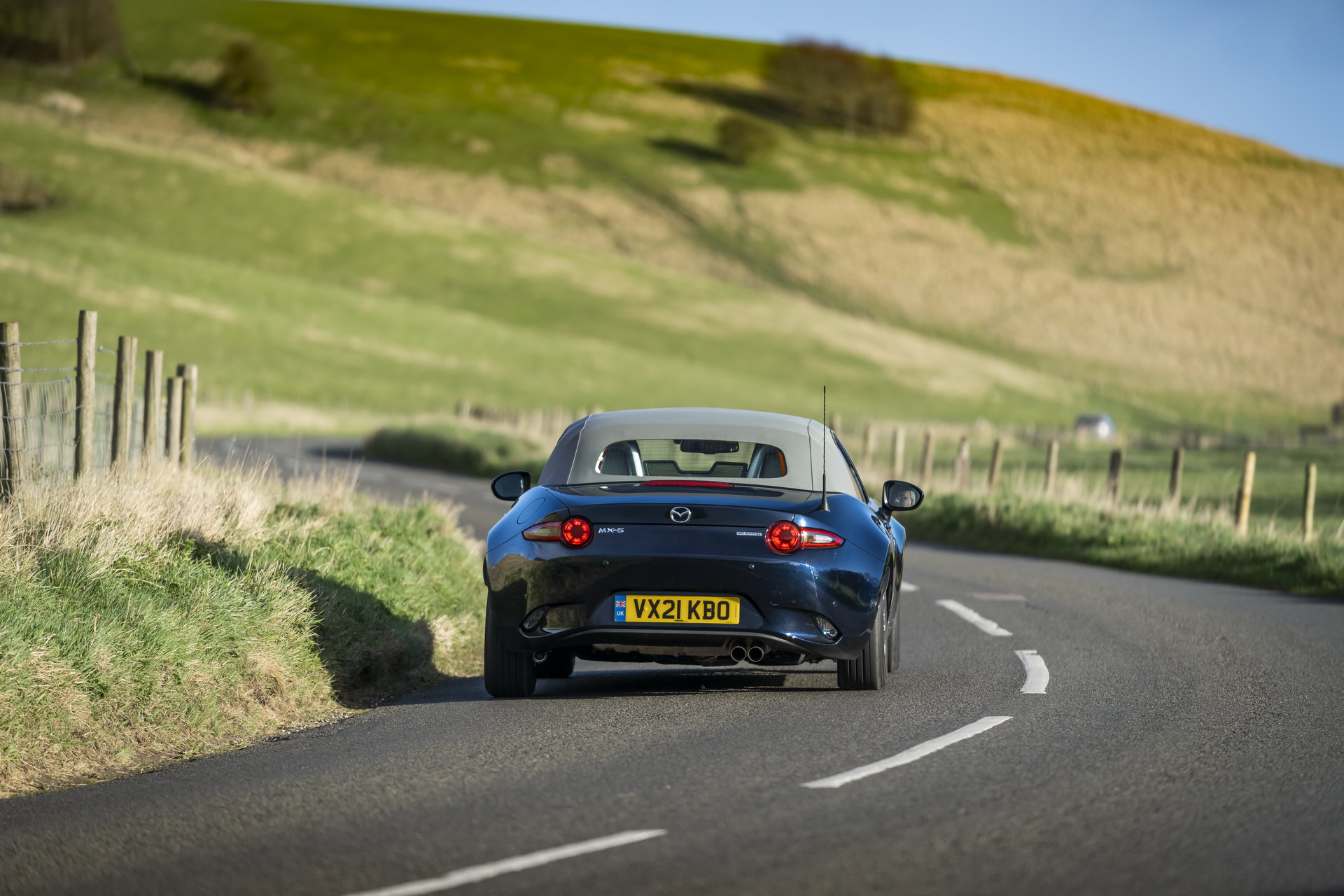 Download 2021 Mazda MX-5 Sport Venture - Rear HD Wallpaper 1920x1280 #69