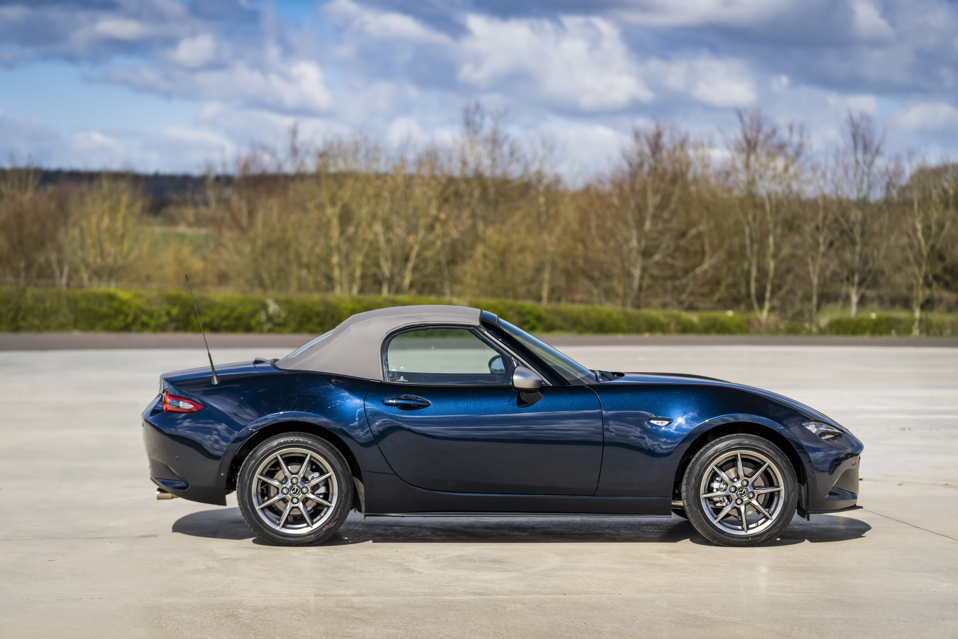 Download 2021 Mazda MX-5 Sport Venture - Side HD Wallpaper 1920x1280 #123
