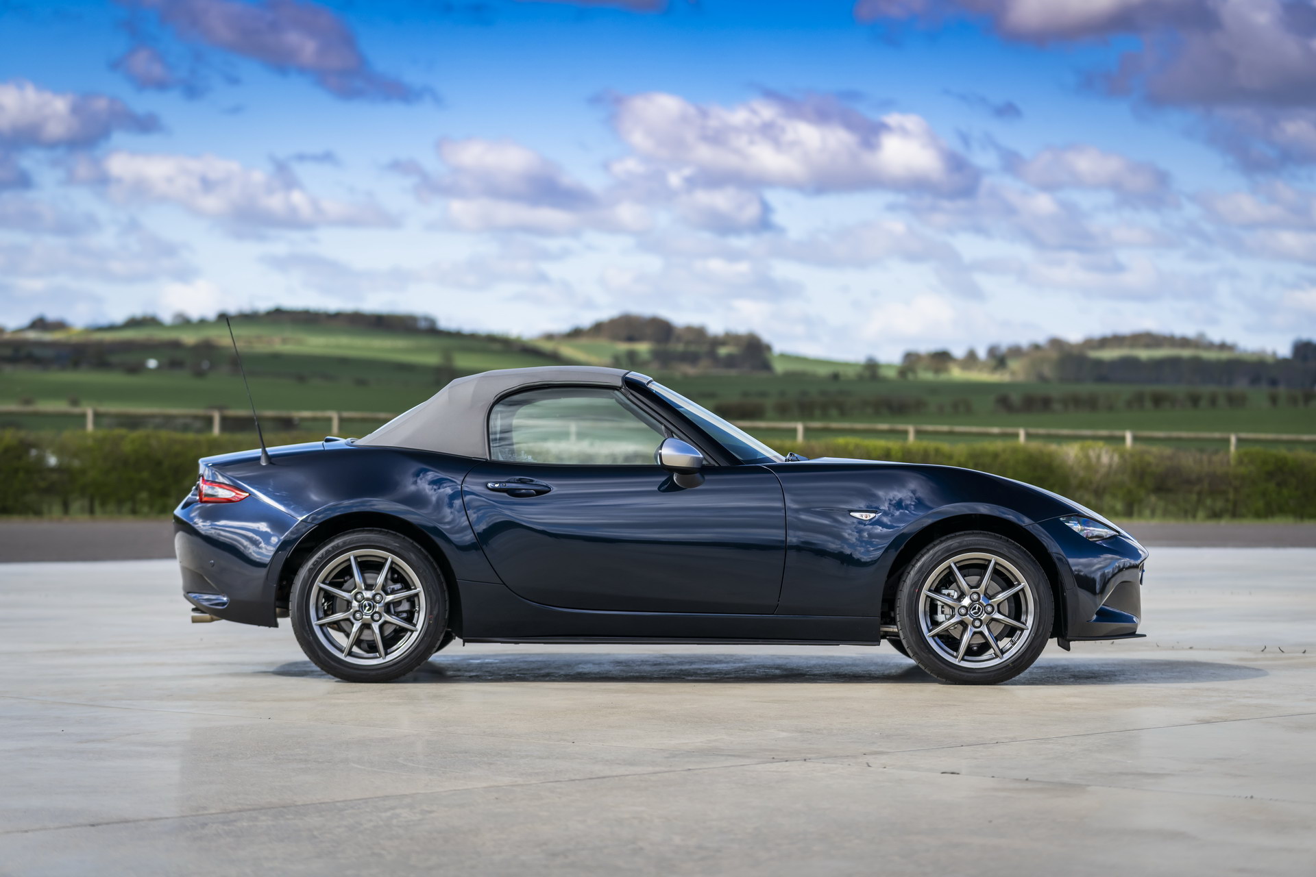 Download 2021 Mazda MX-5 Sport Venture - Side HD Wallpaper 1920x1280 #124