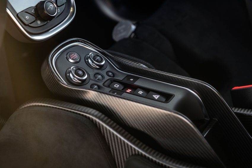 2021 McLaren 620R - Central Console Wallpaper 850x566 #34