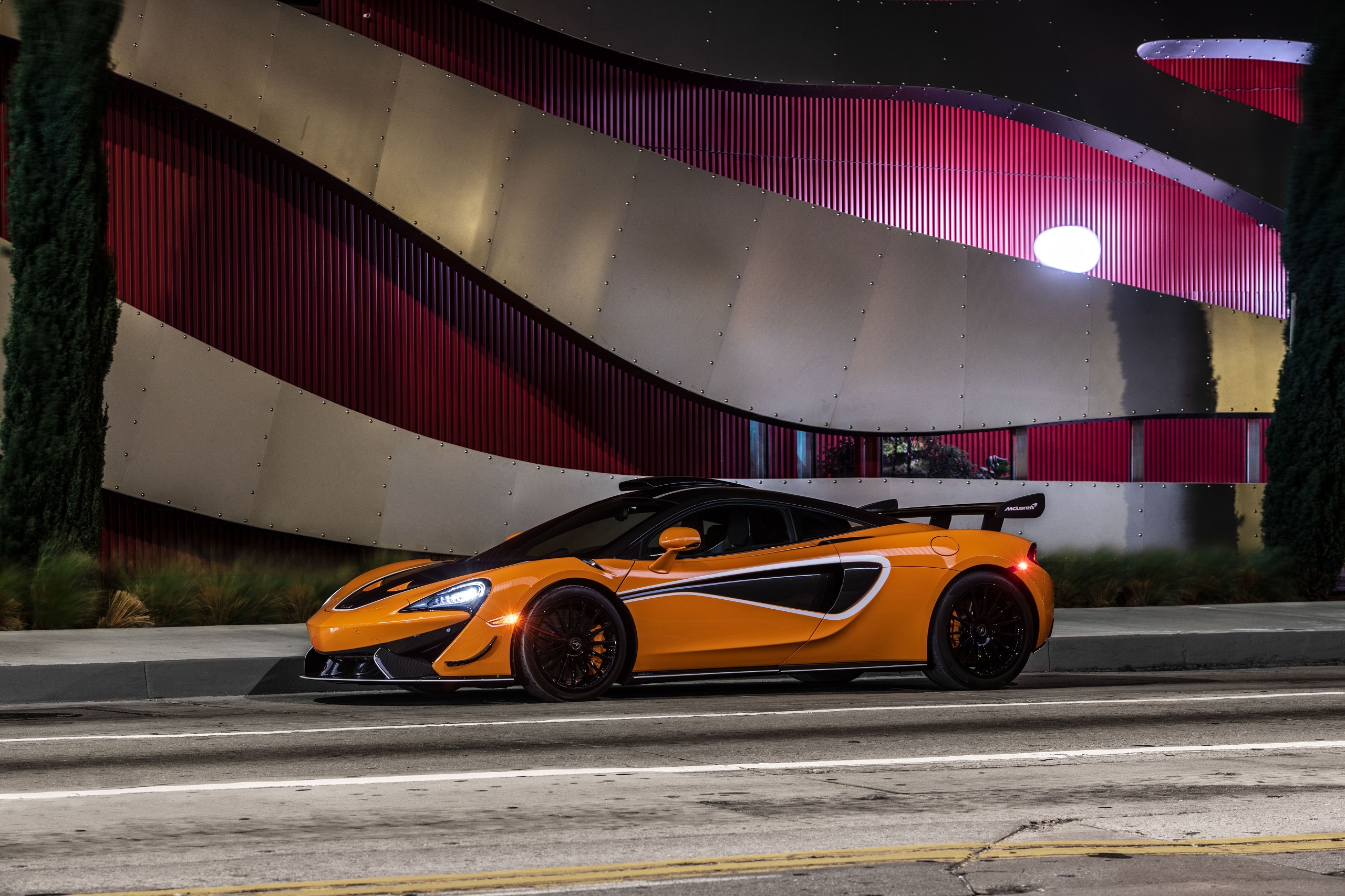 Download 2021 McLaren 620R - Front Three-Quarter HD Wallpaper 2560x1706 #16