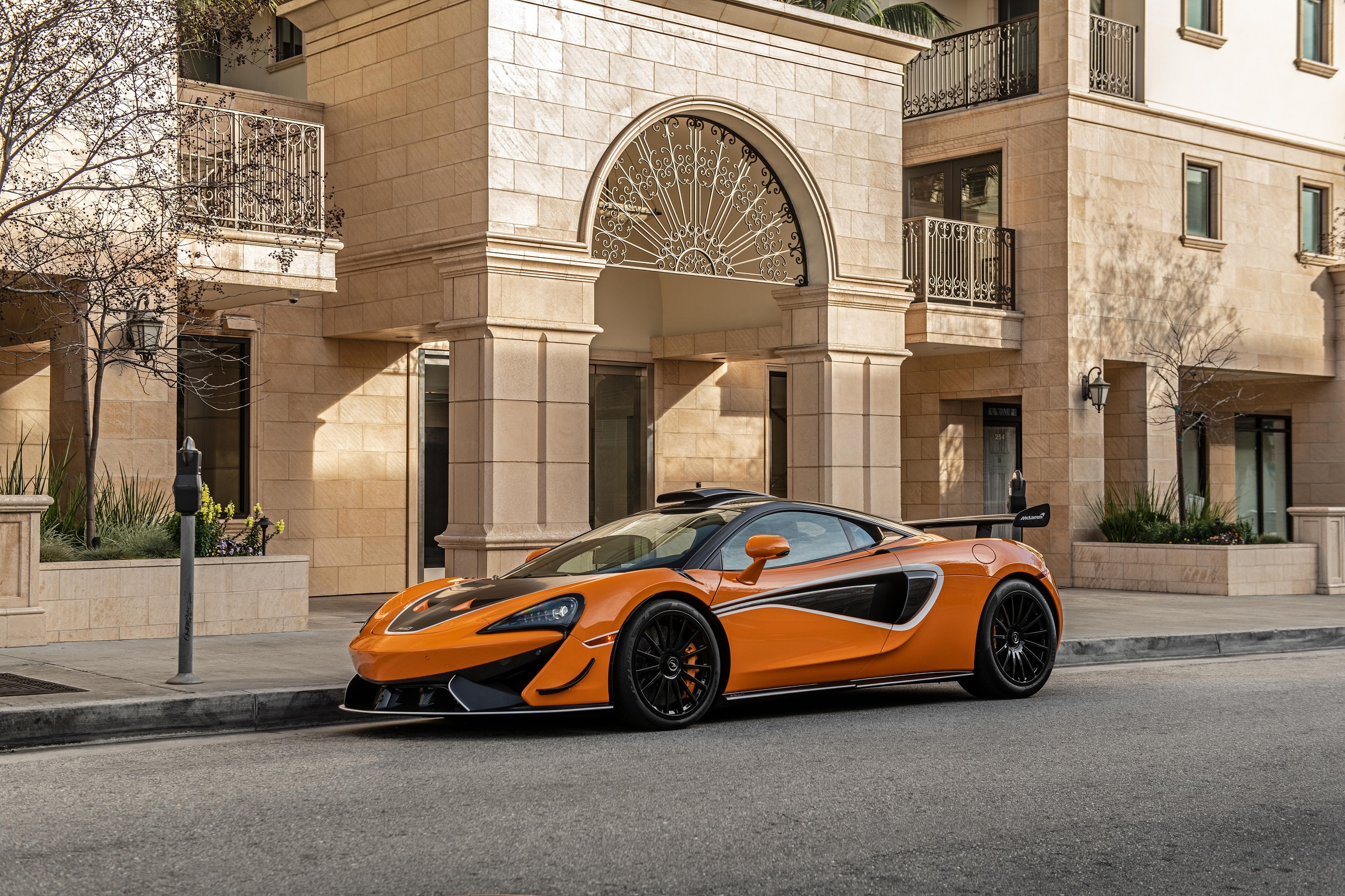 Download 2021 McLaren 620R - Front Three-Quarter HD Wallpaper 2560x1706 #18