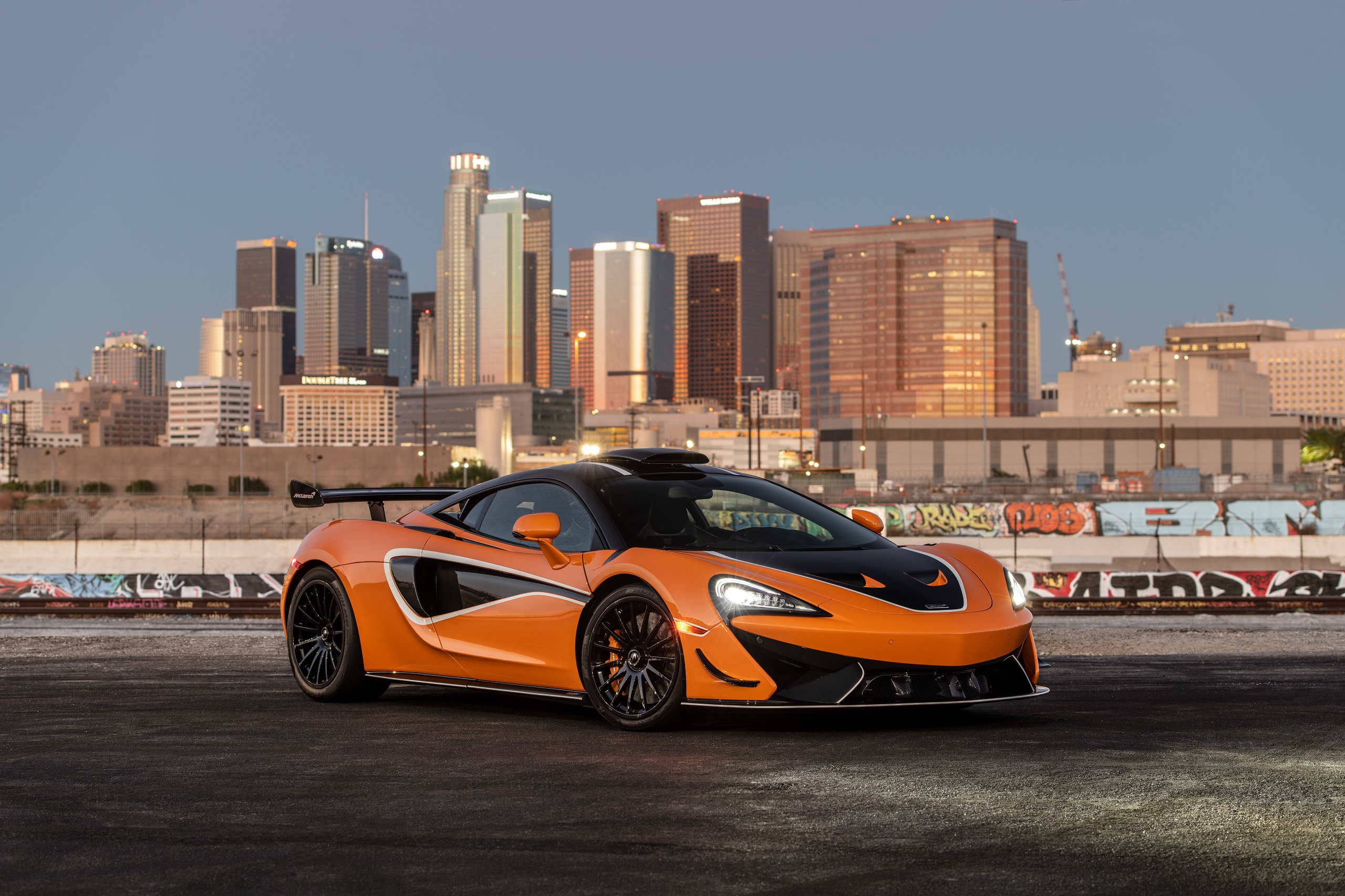 Download 2021 McLaren 620R - Front Three-Quarter HD Wallpaper 2560x1706 #19