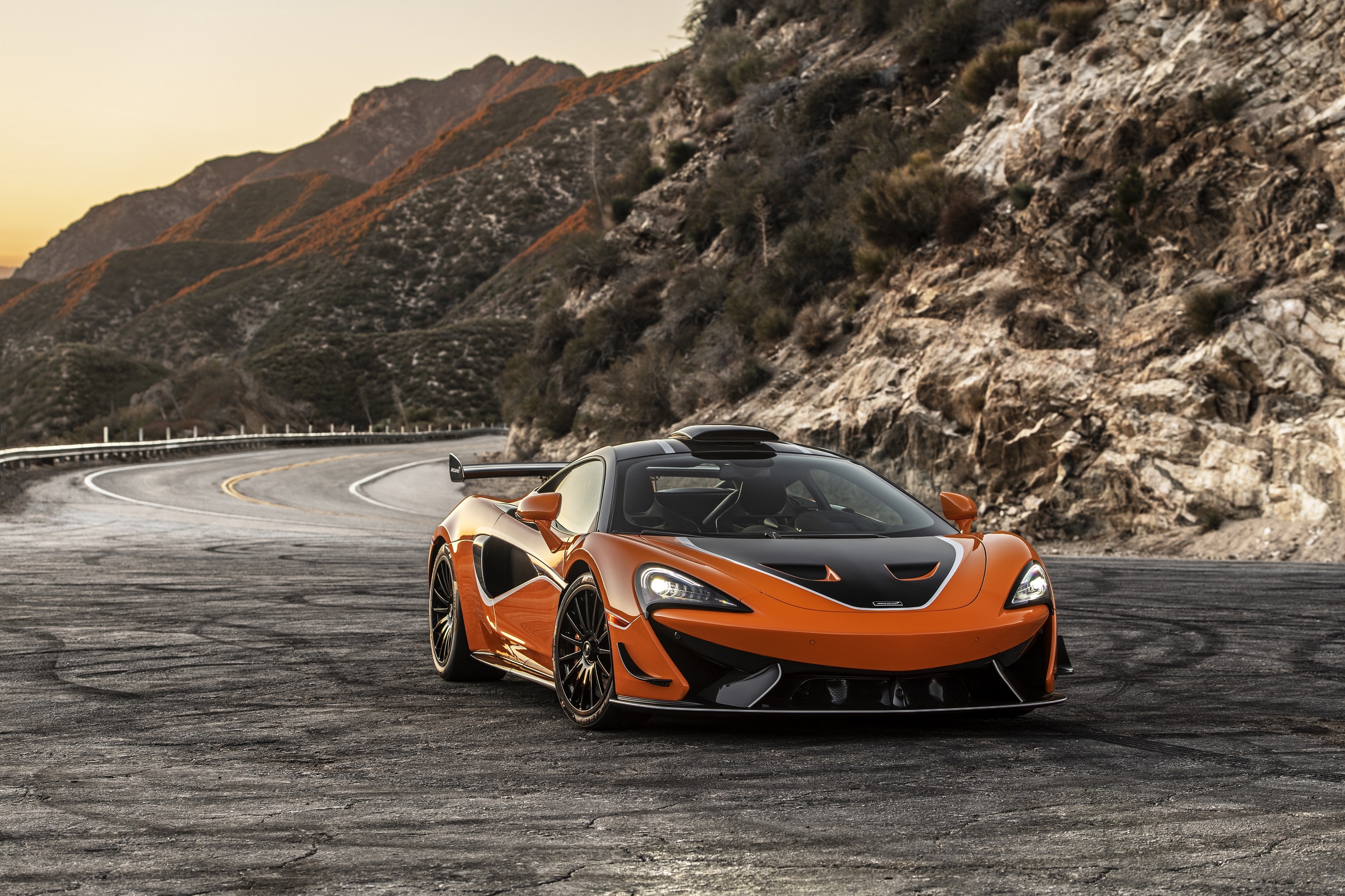 Download 2021 McLaren 620R - Front HD Wallpaper 2560x1706 #4