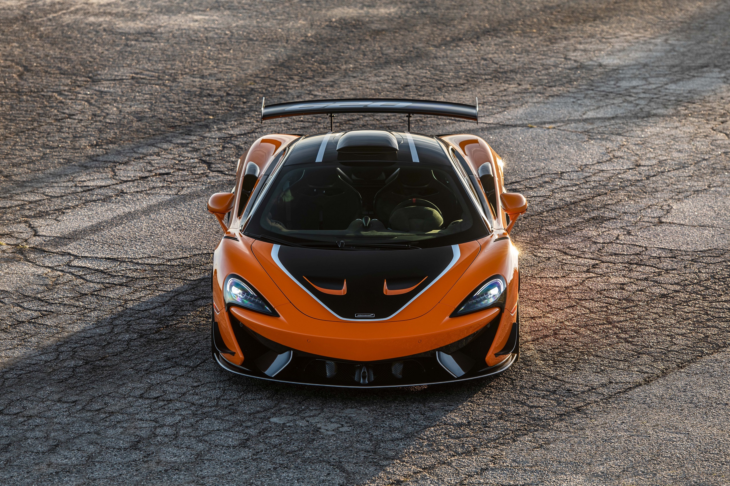 Download 2021 McLaren 620R - Front HD Wallpaper 2560x1706 #10