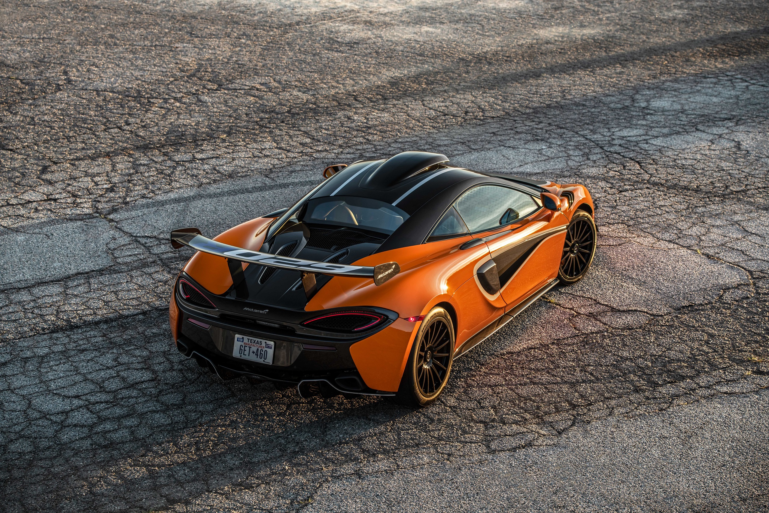 Download 2021 McLaren 620R - Rear Three-Quarter HD Wallpaper 2560x1706 #12