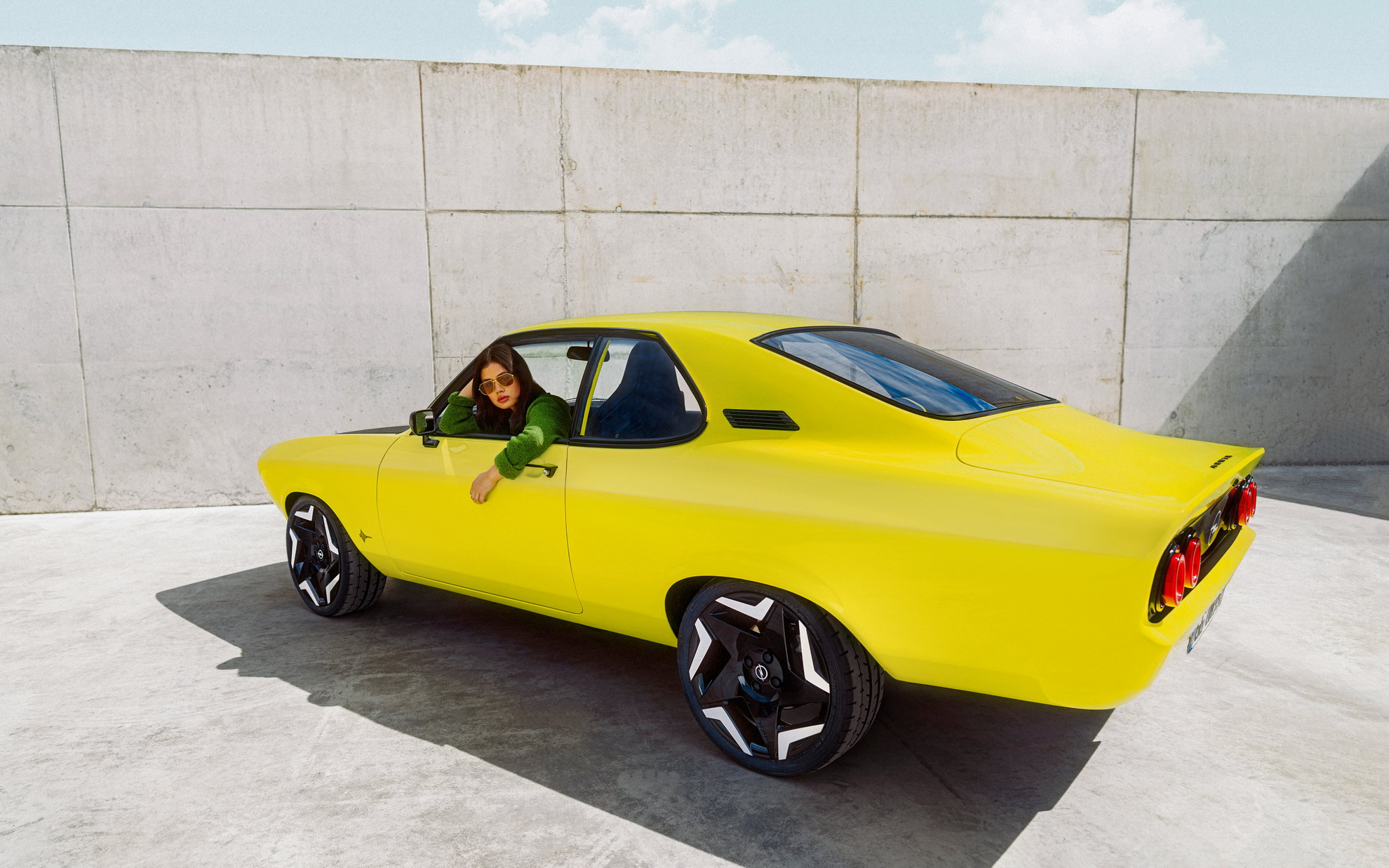 Download 2021 Opel Manta GSe ElektroMOD Concept - Rear Three-Quarter HD Wallpaper 1980x1237 #11